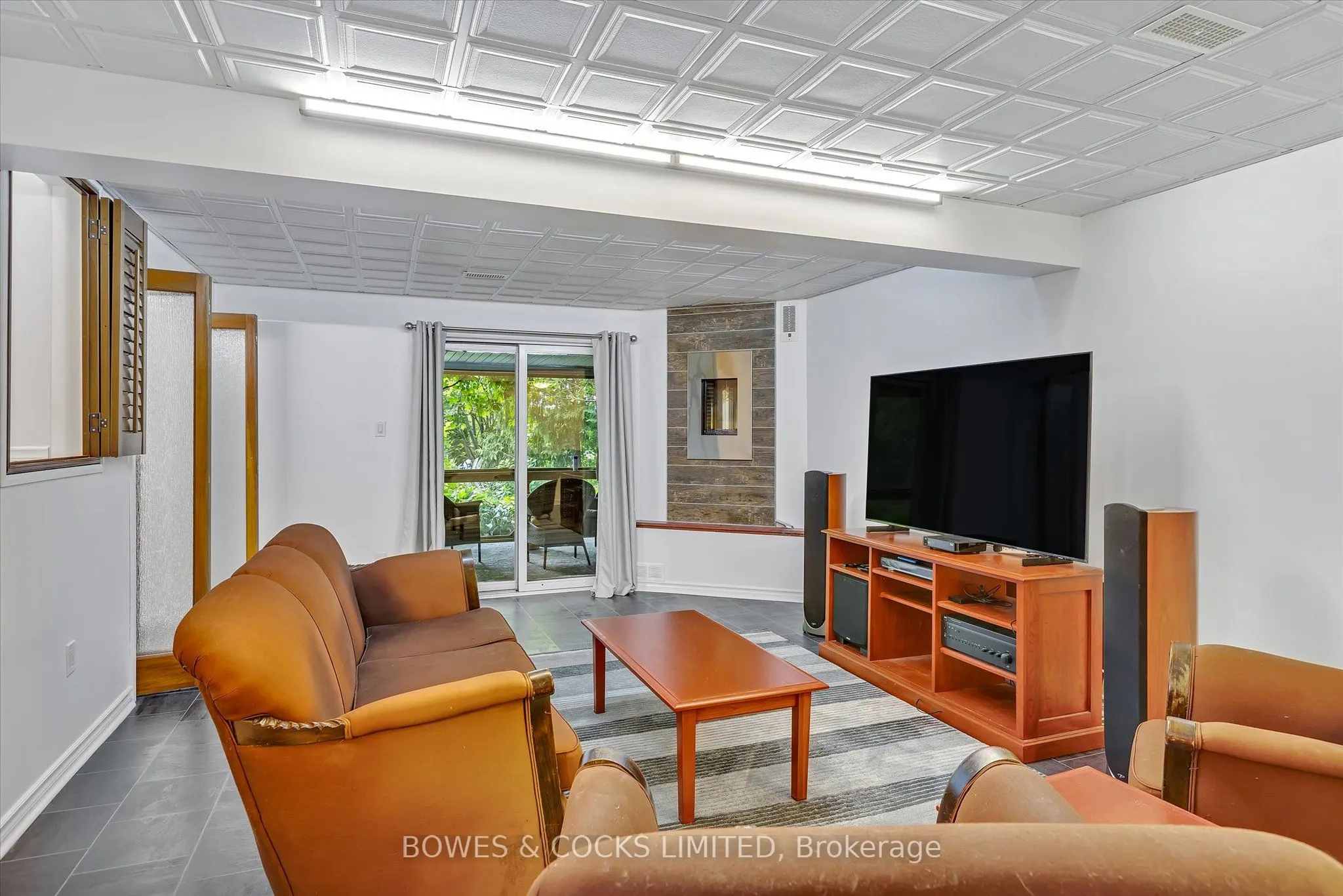 1543 Scollard Crescent