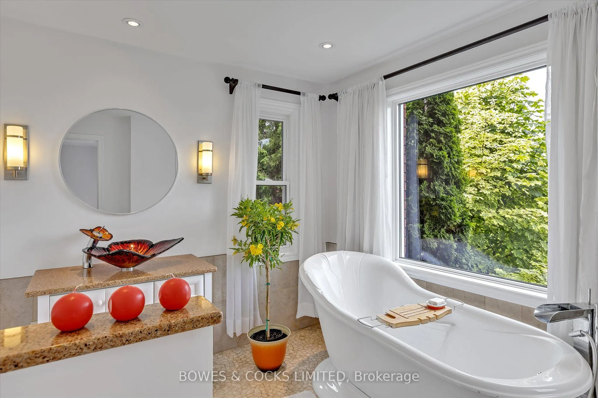 1543 Scollard Crescent