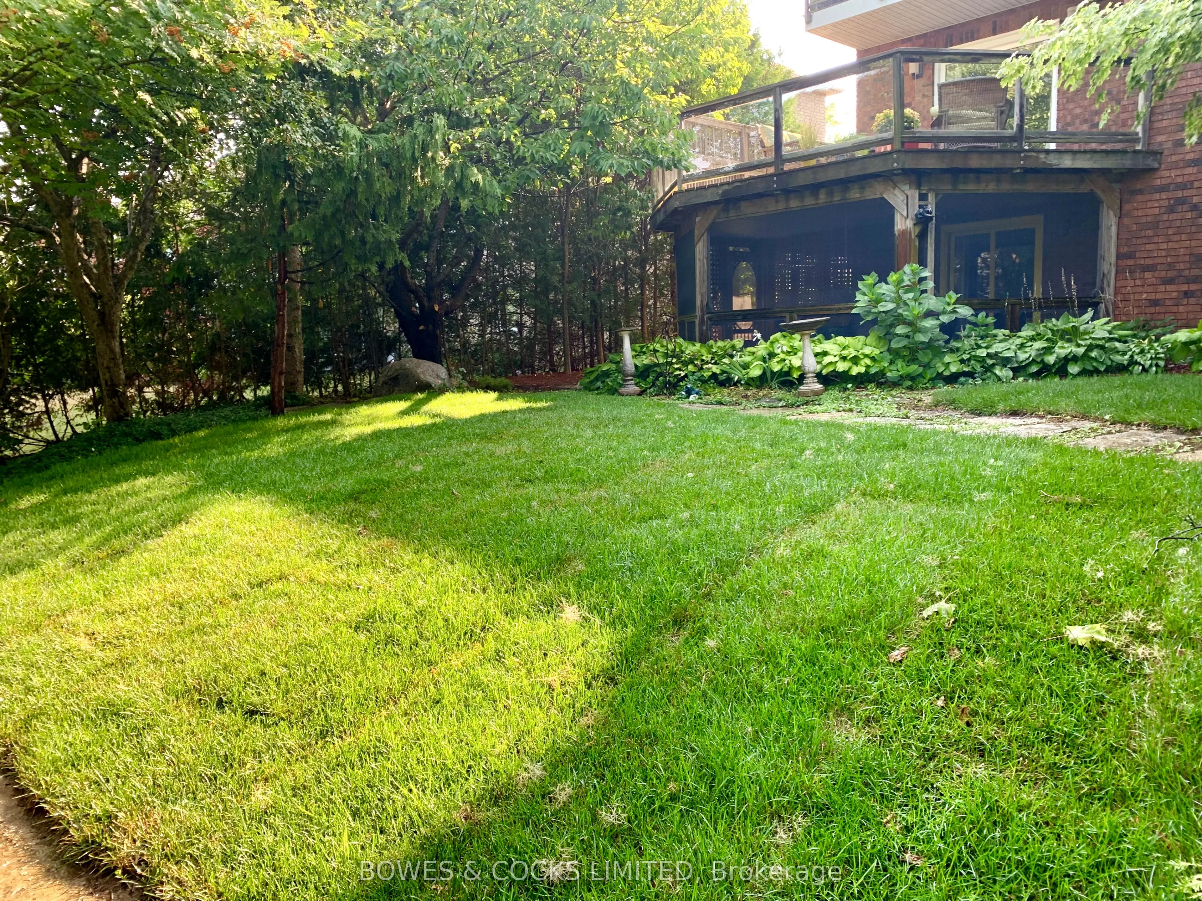 1543 Scollard Crescent