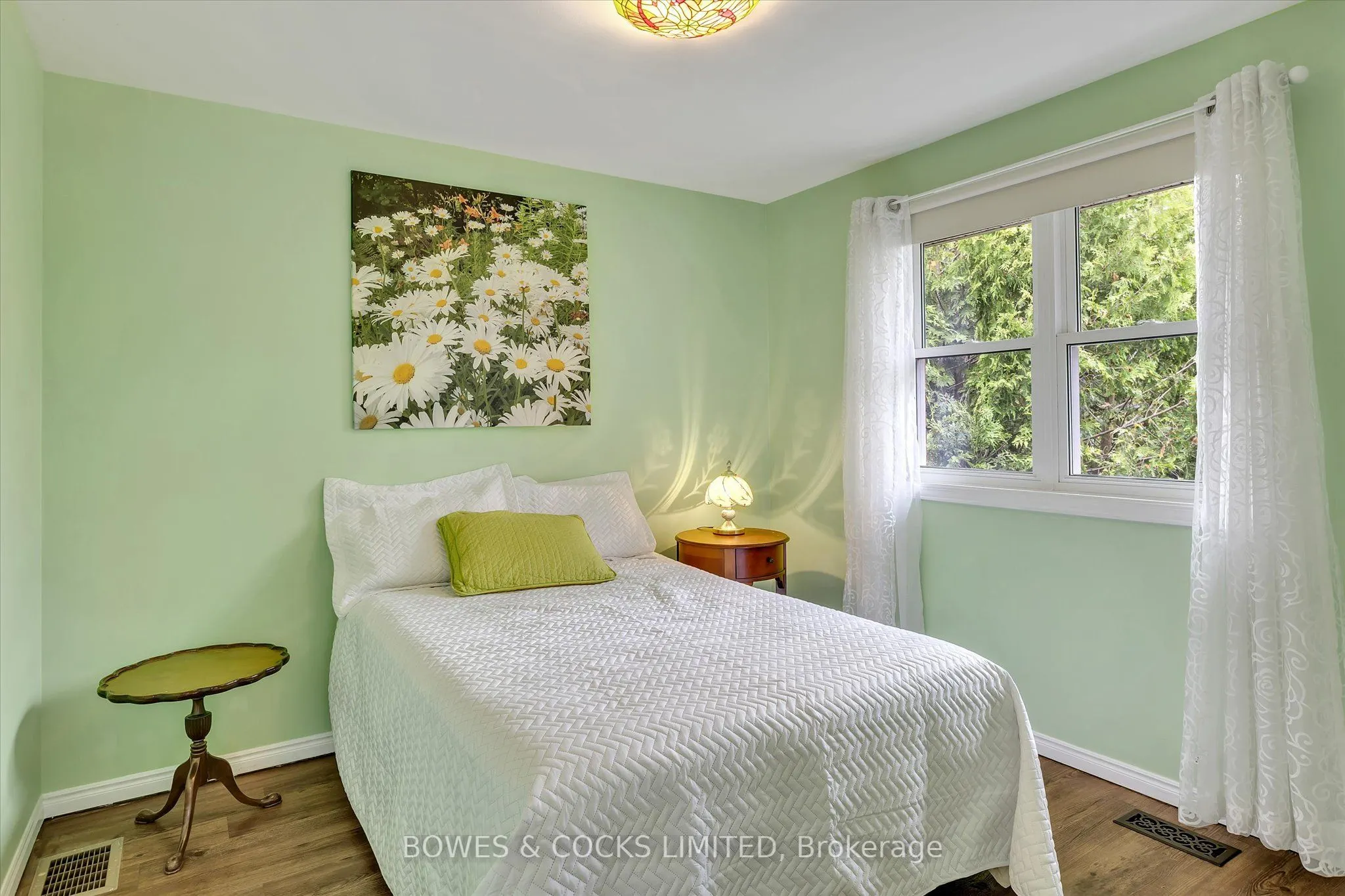 1543 Scollard Crescent