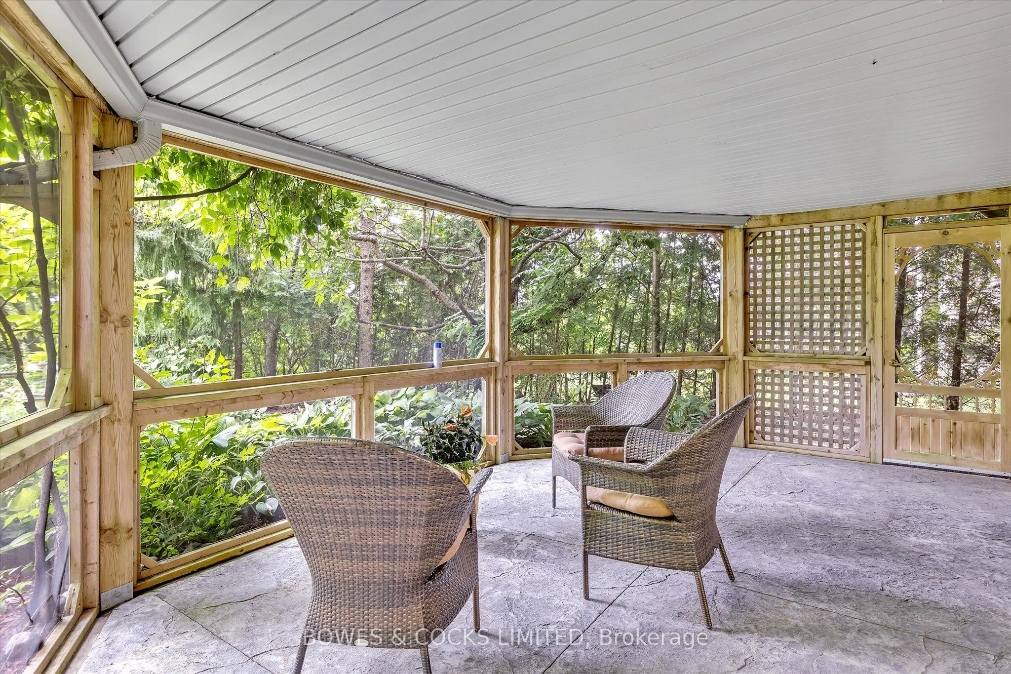 1543 Scollard Crescent