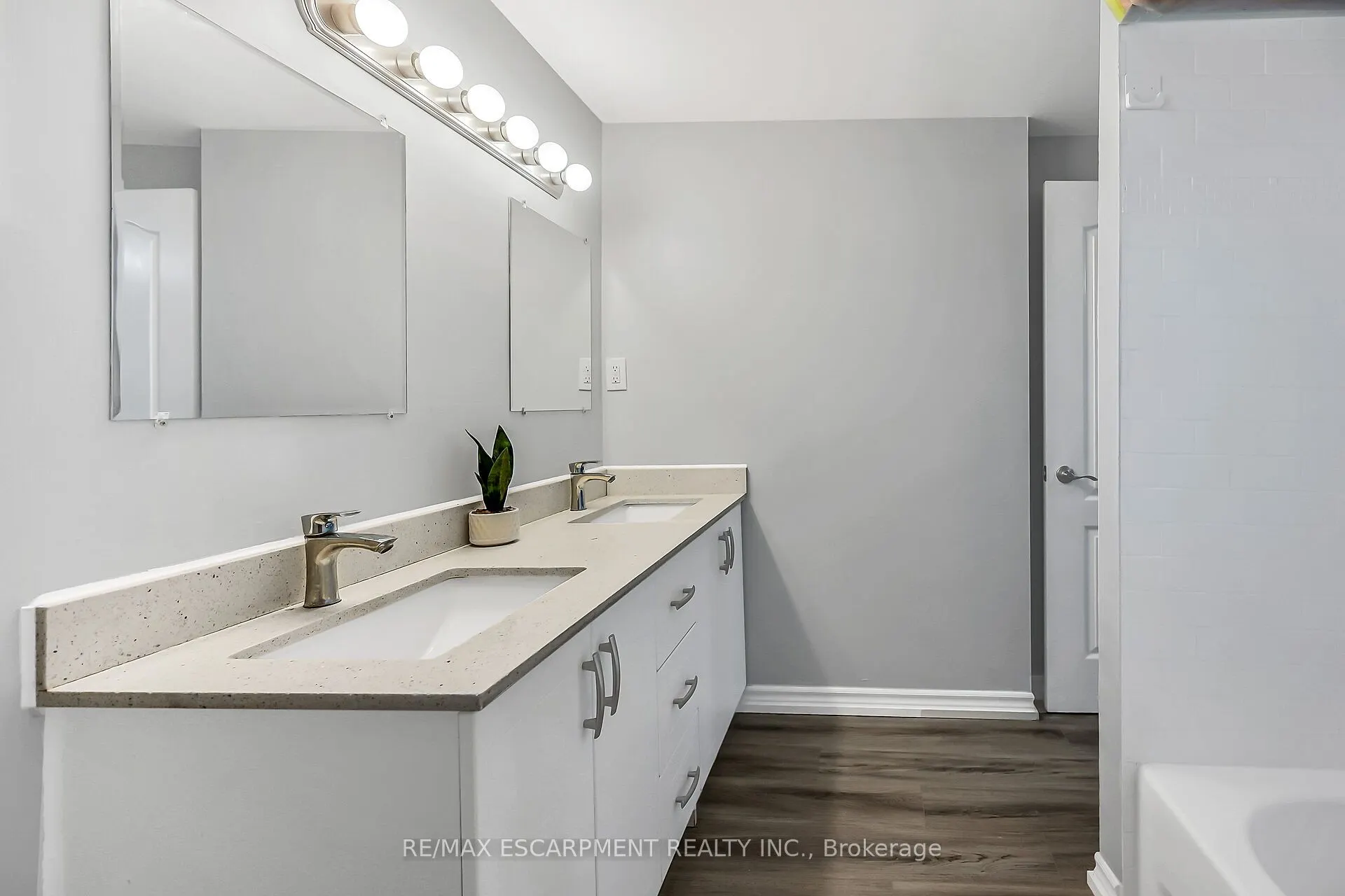 125 Limeridge Road W, #8