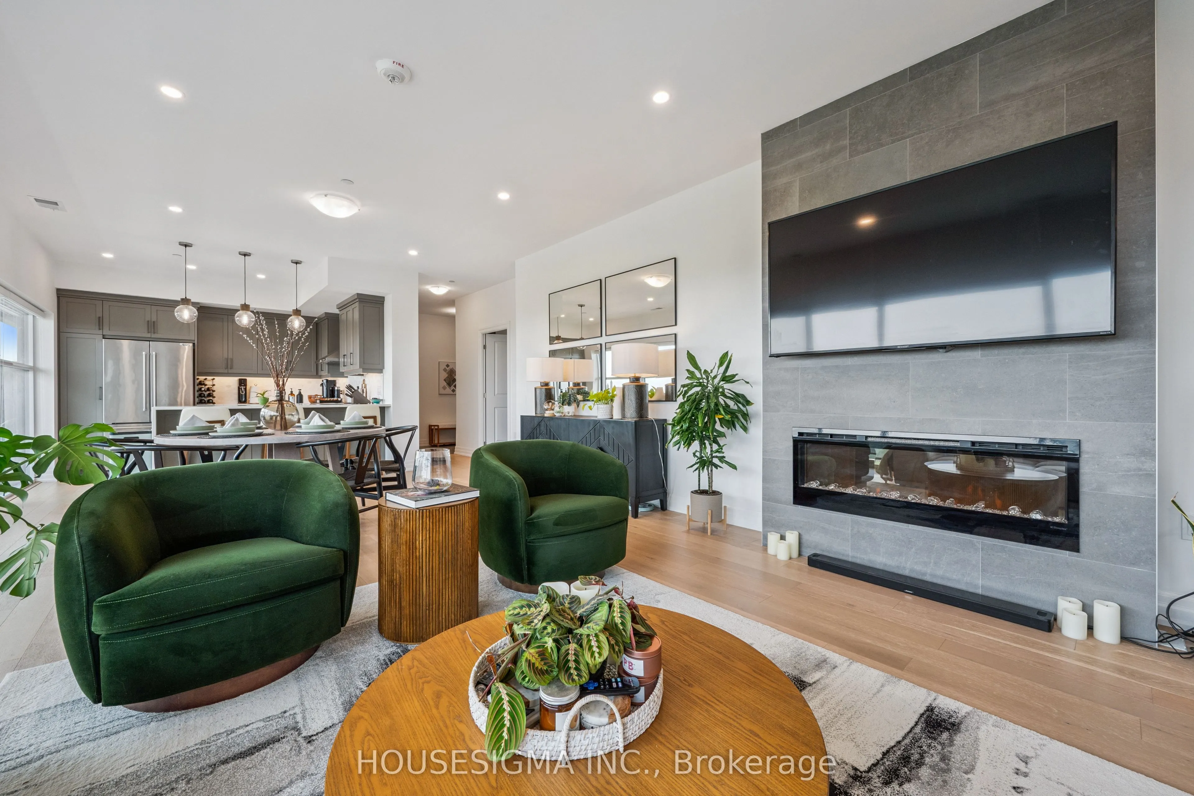1880 Gordon Street, #1305