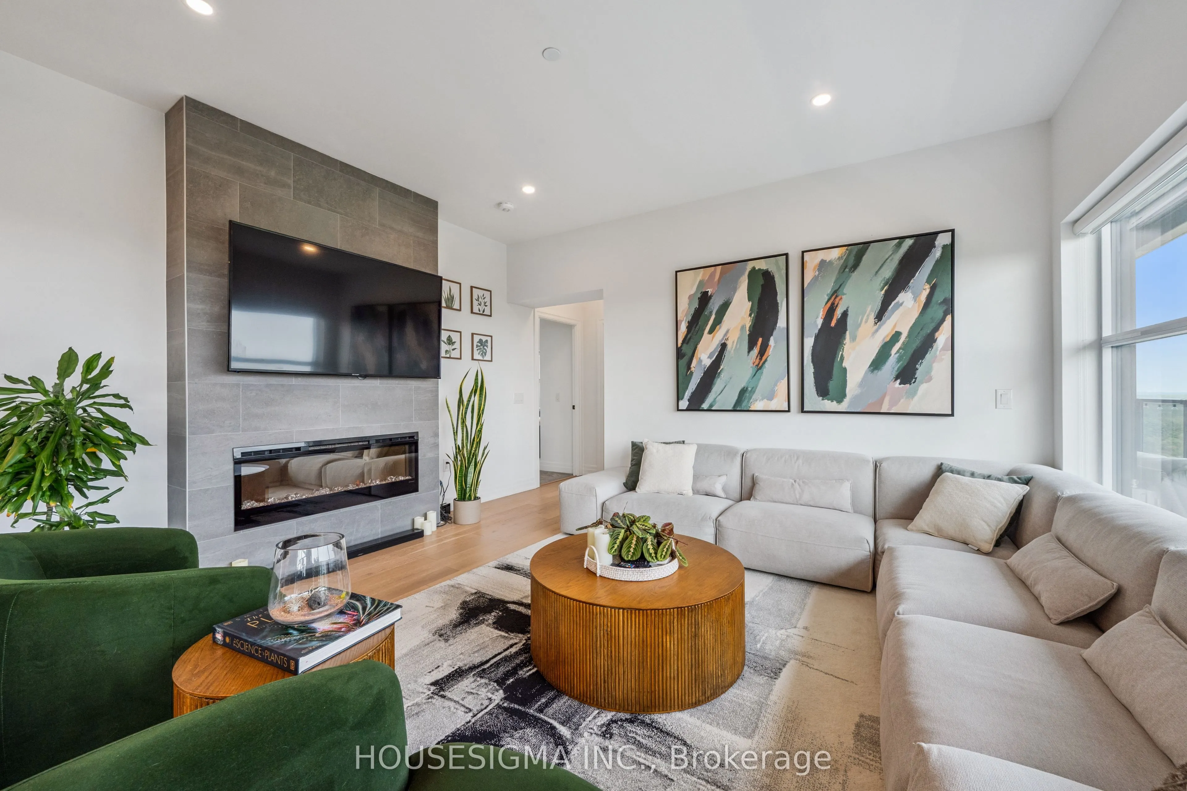 1880 Gordon Street, #1305