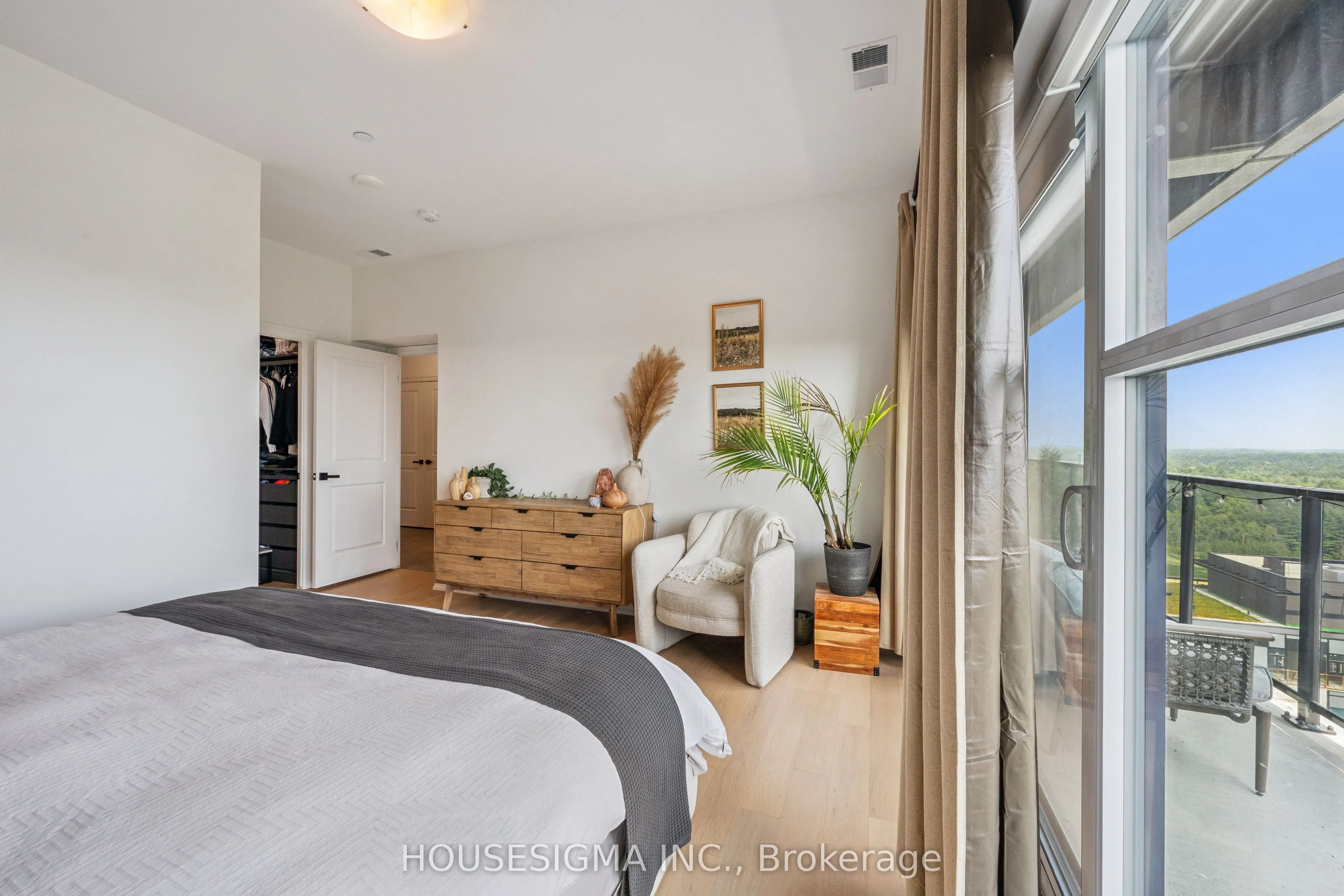 1880 Gordon Street, #1305