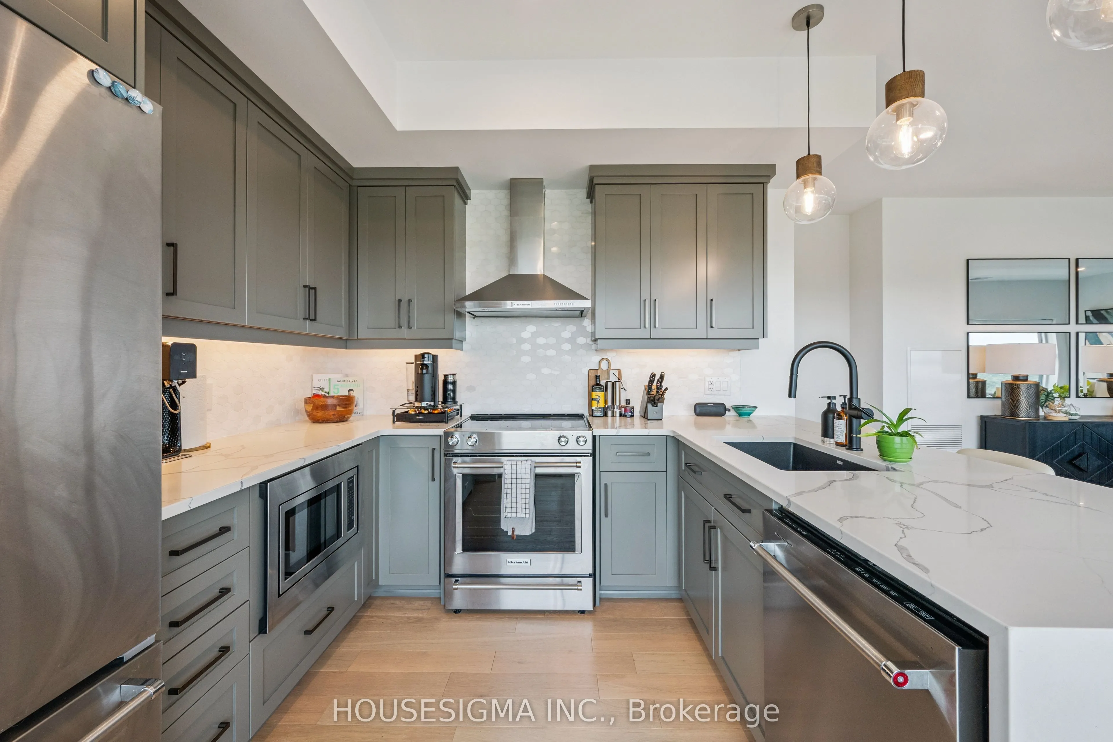 1880 Gordon Street, #1305