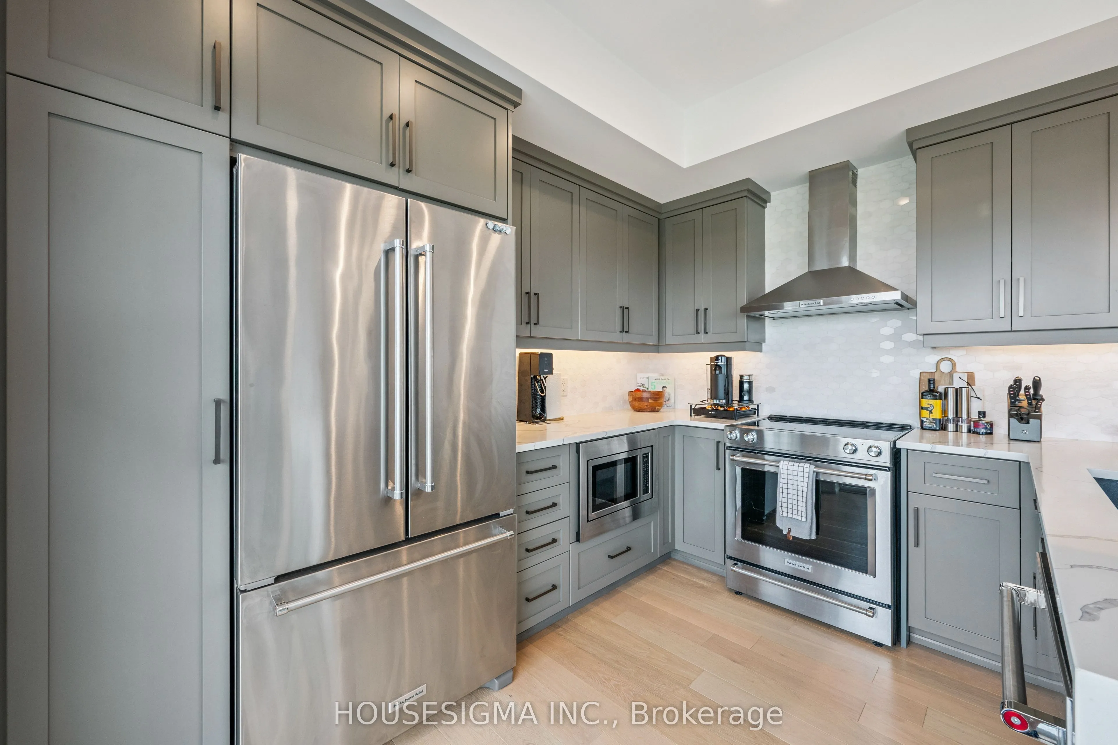 1880 Gordon Street, #1305