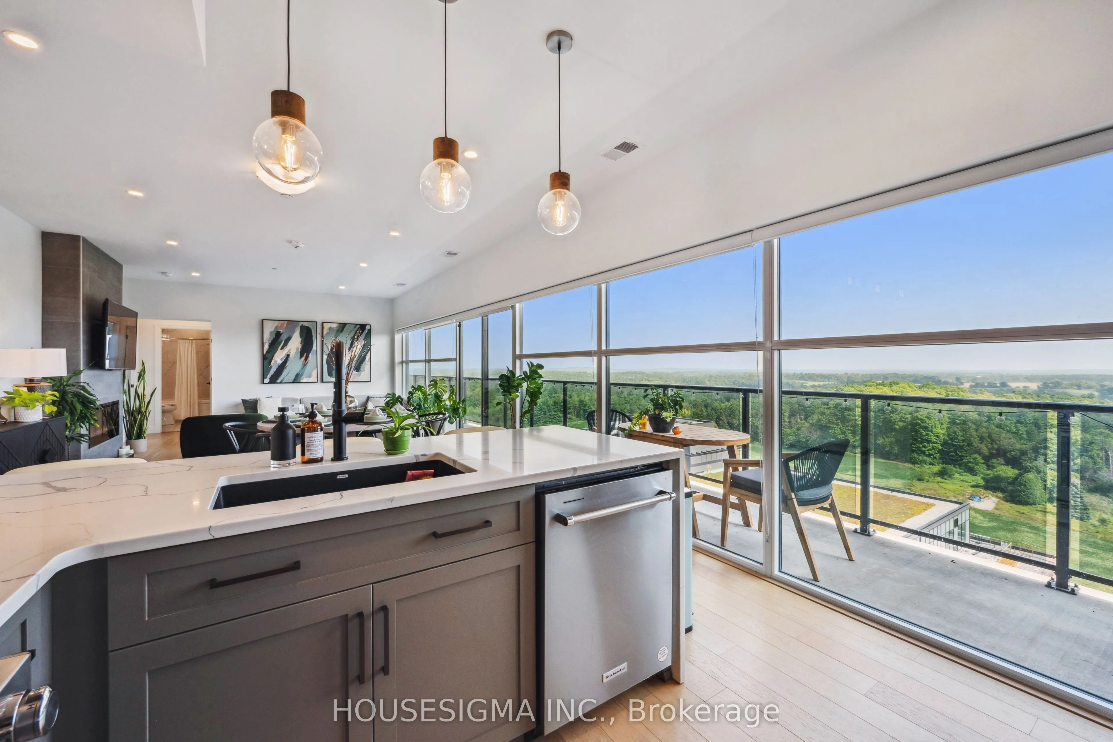 1880 Gordon Street, #1305