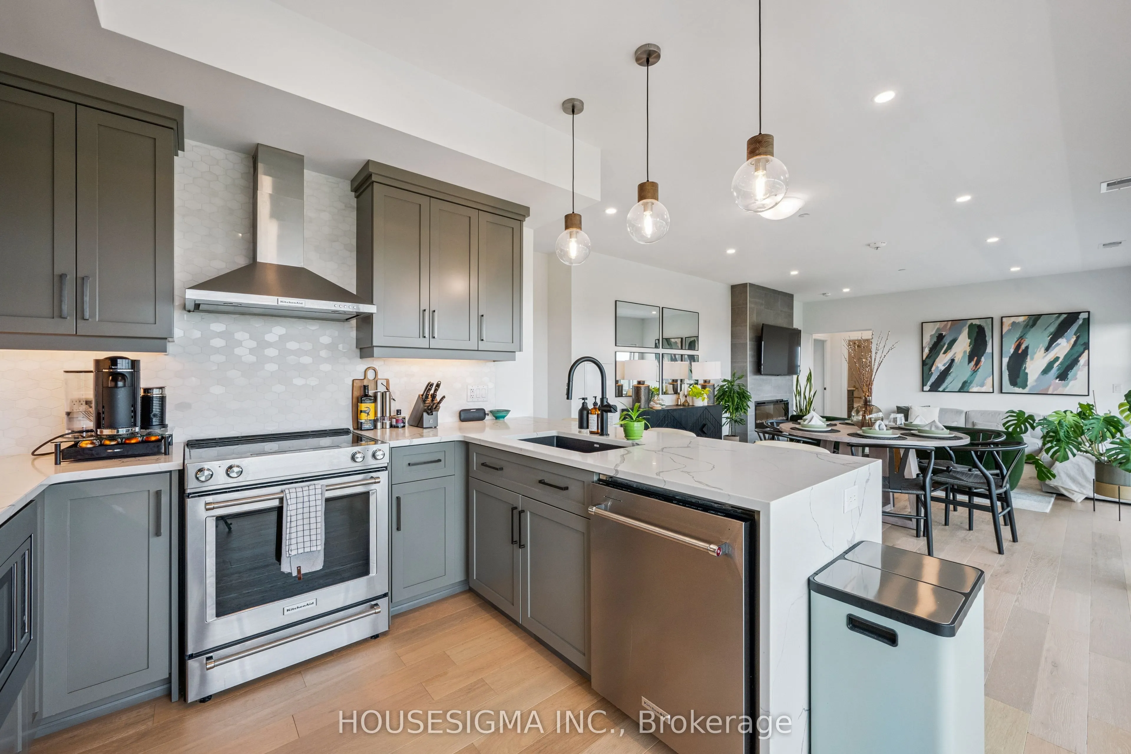 1880 Gordon Street, #1305