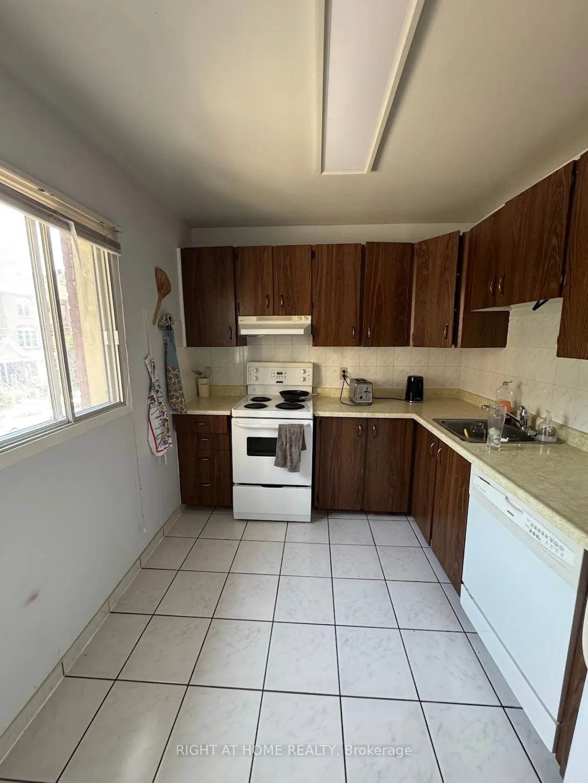 222 Lyon Street N, #2
