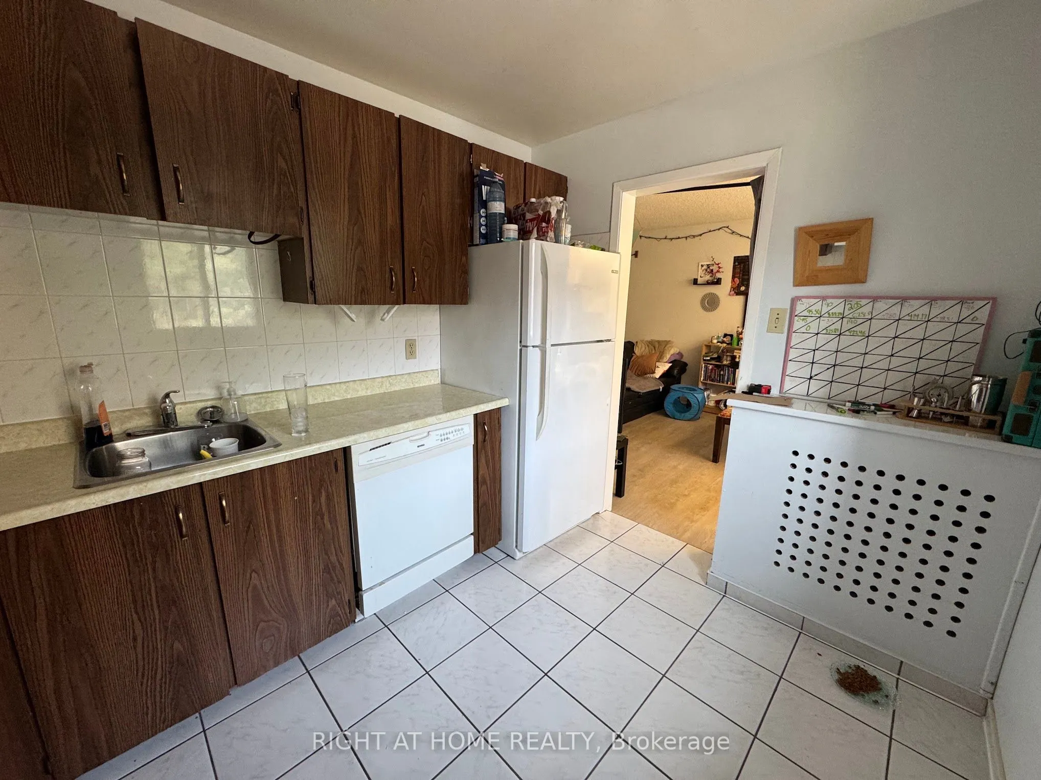 222 Lyon Street N, #2