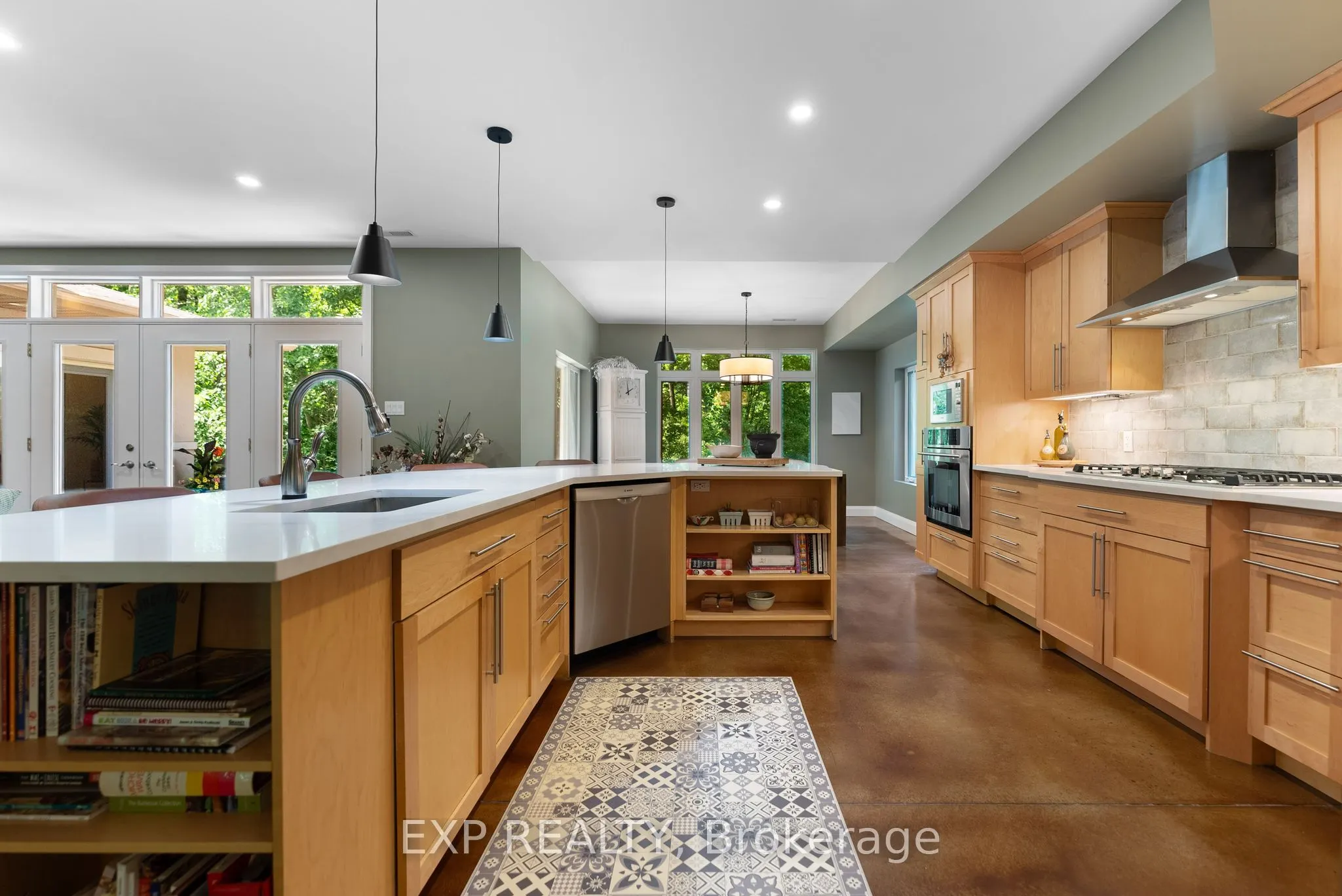 5759 Queenscourt Crescent