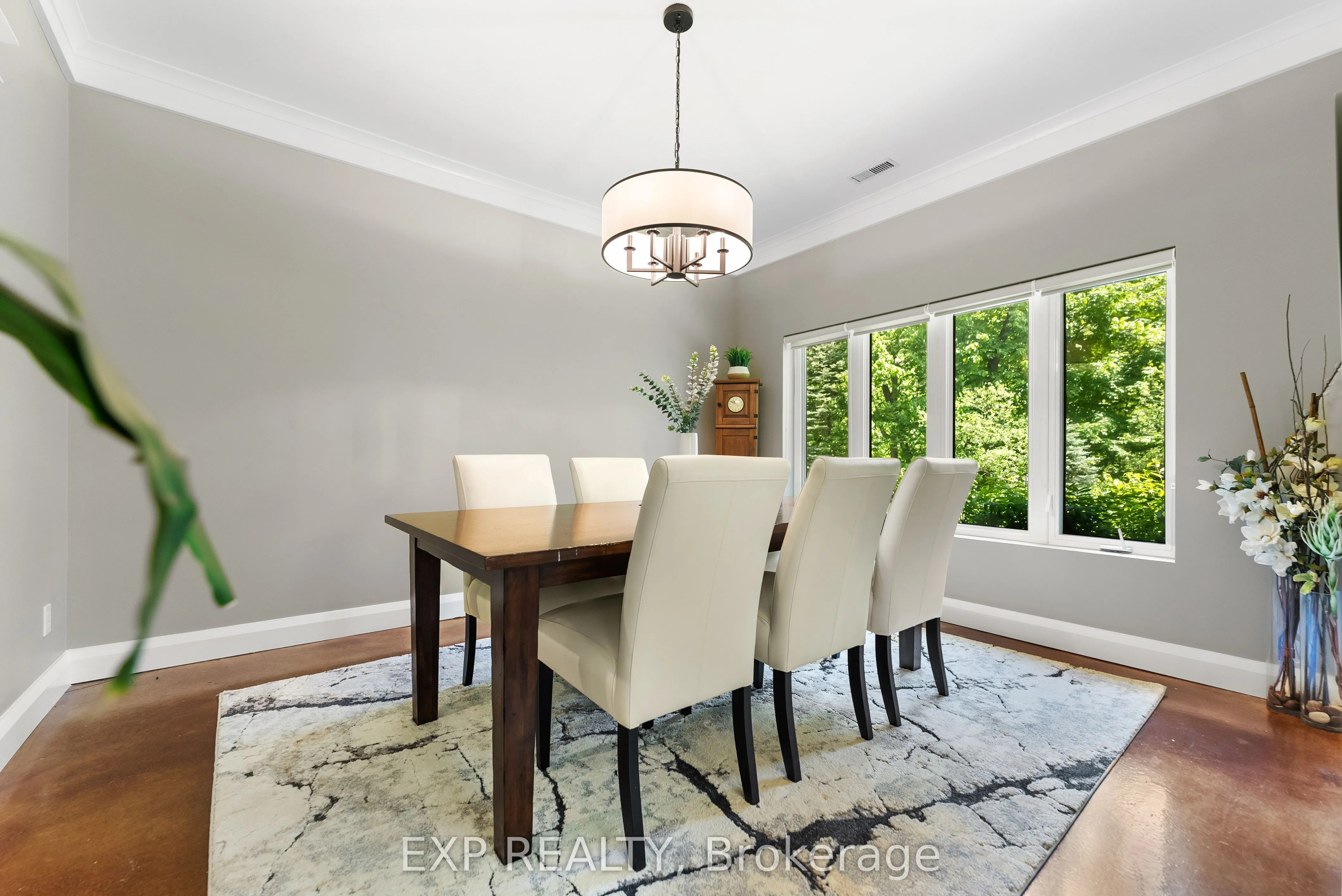 5759 Queenscourt Crescent