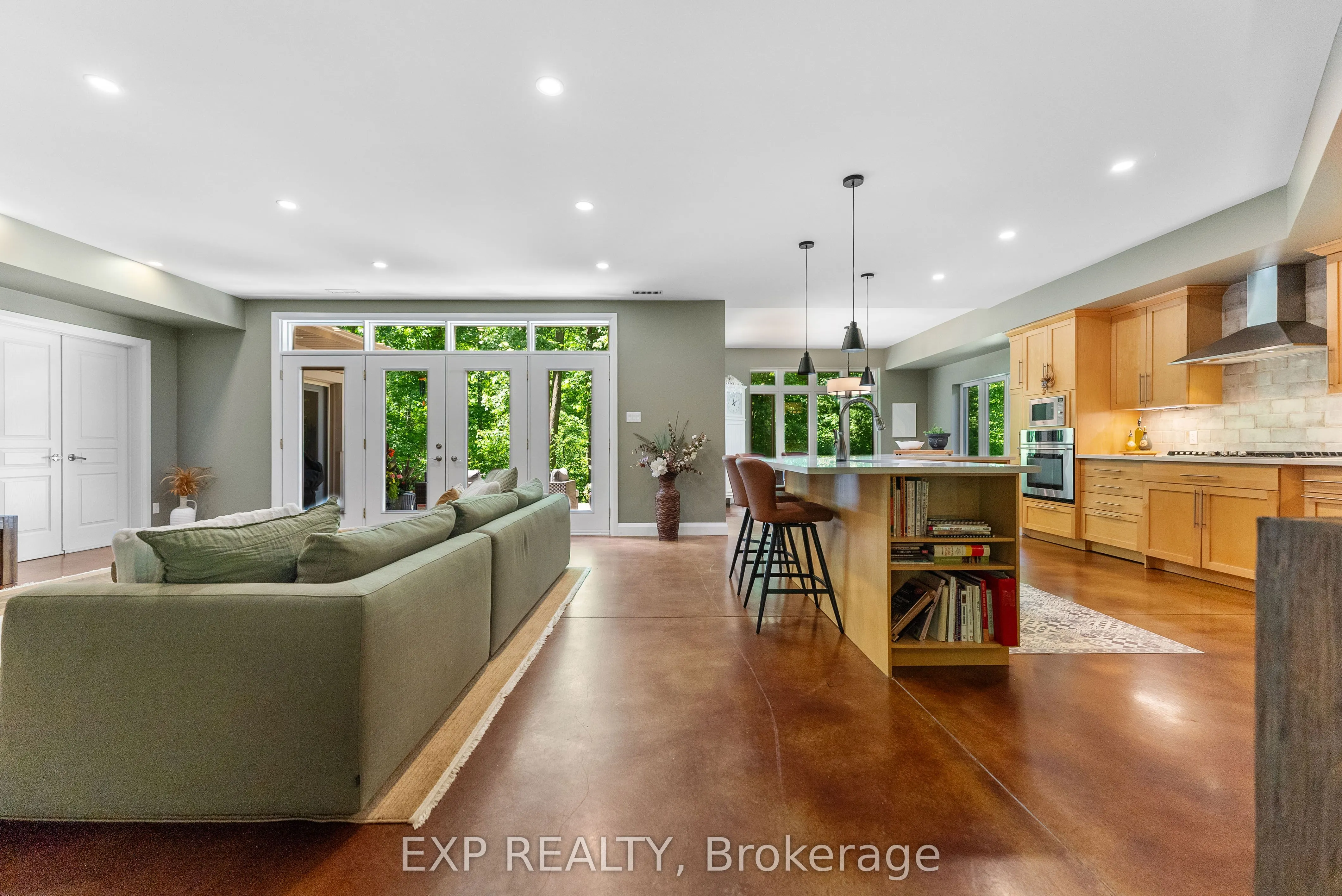 5759 Queenscourt Crescent