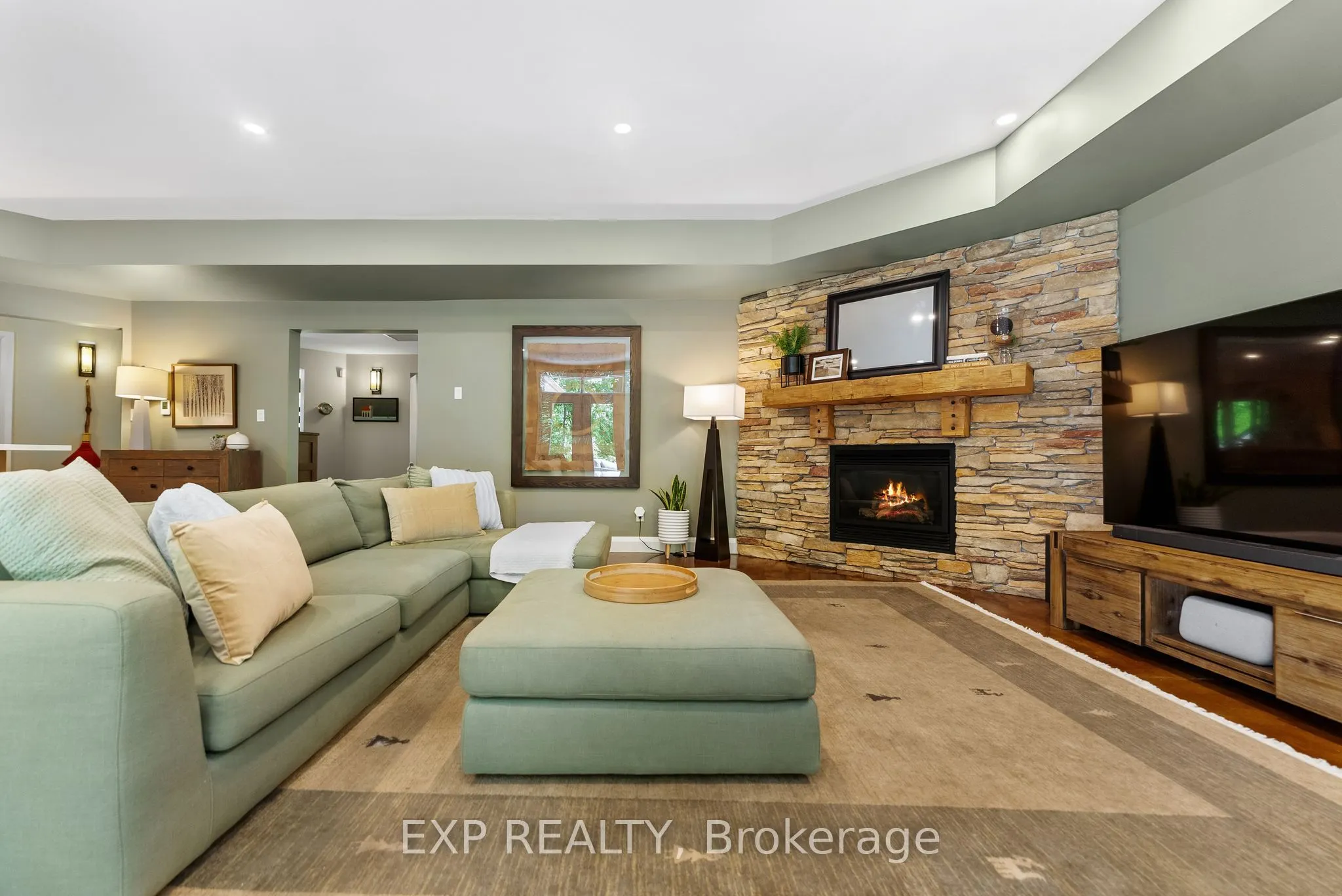 5759 Queenscourt Crescent