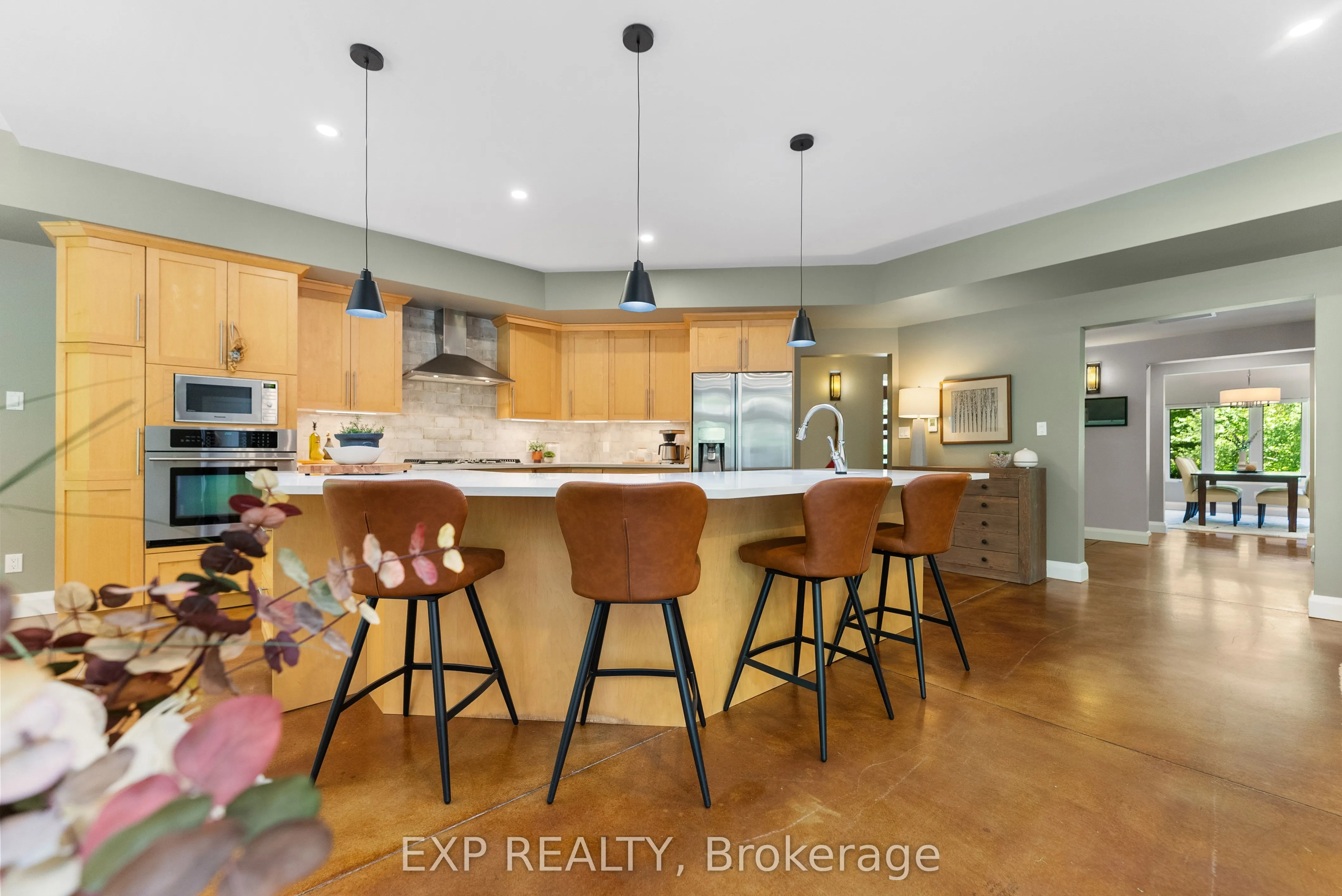 5759 Queenscourt Crescent