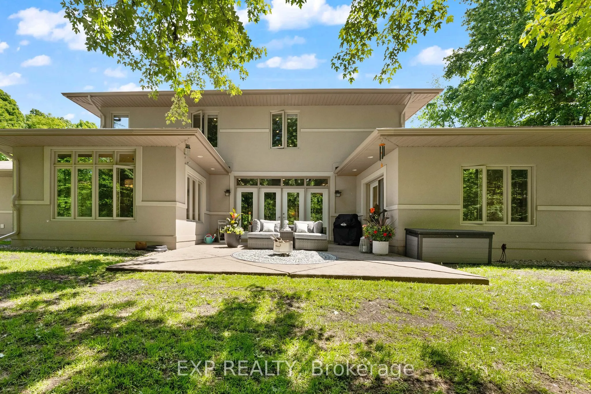 5759 Queenscourt Crescent