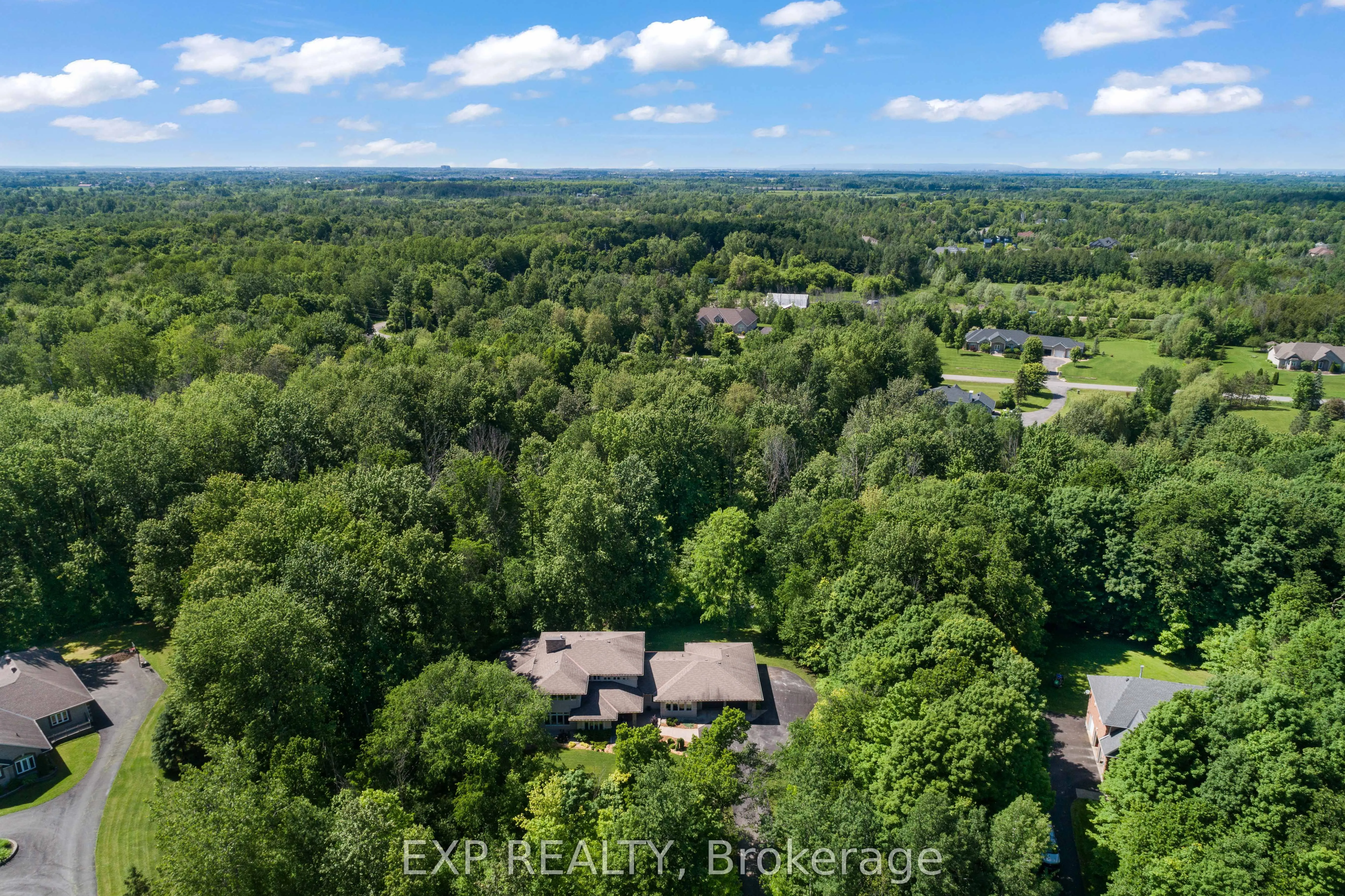 5759 Queenscourt Crescent