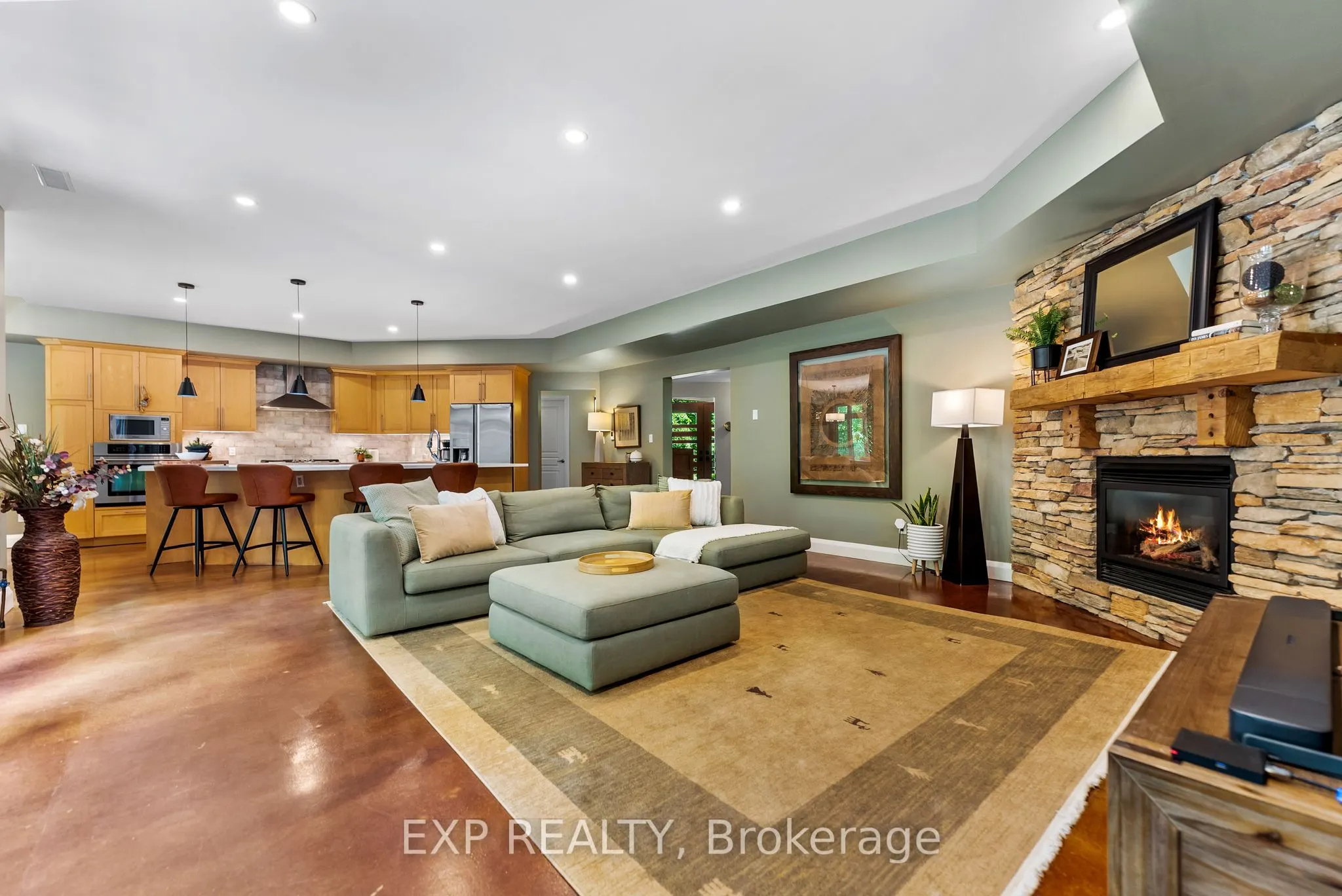 5759 Queenscourt Crescent
