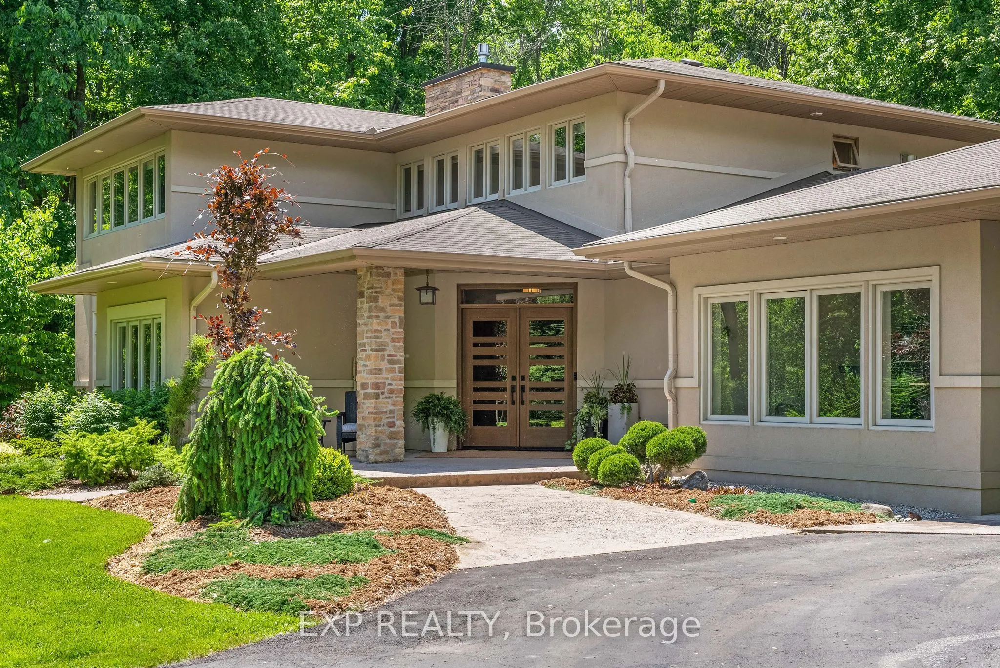 5759 Queenscourt Crescent