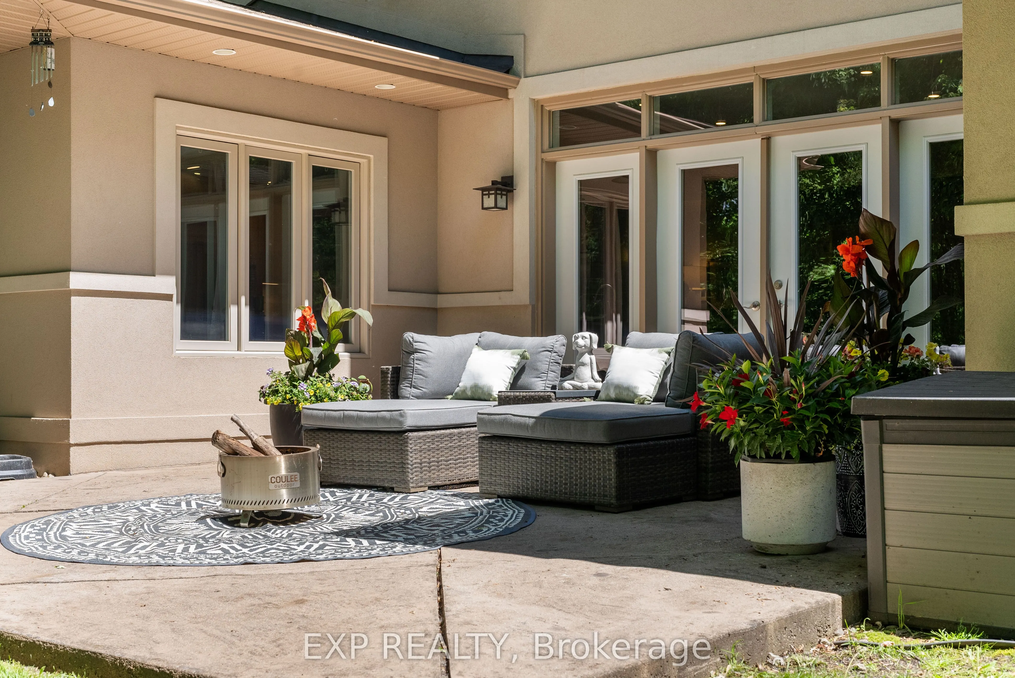 5759 Queenscourt Crescent