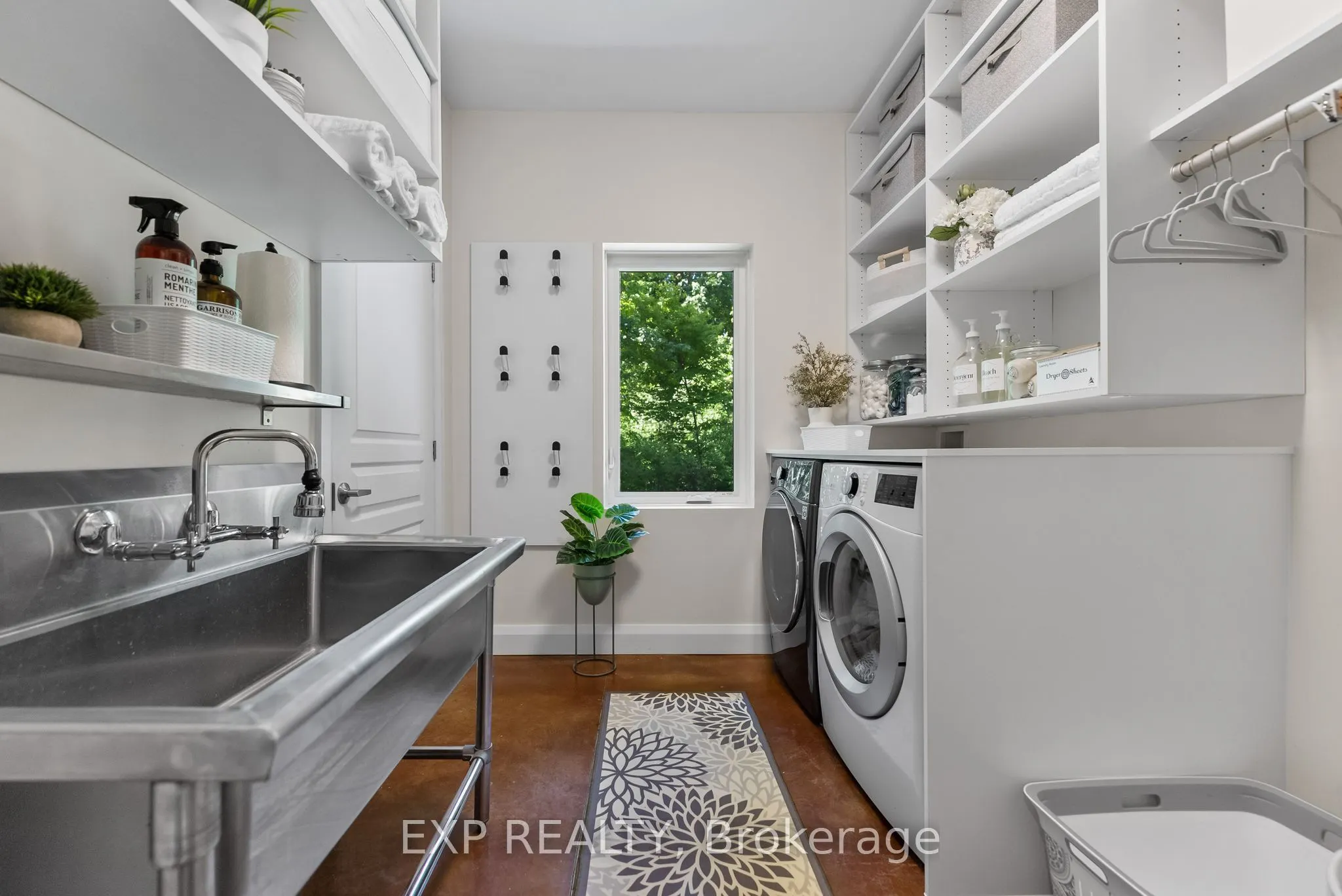 5759 Queenscourt Crescent