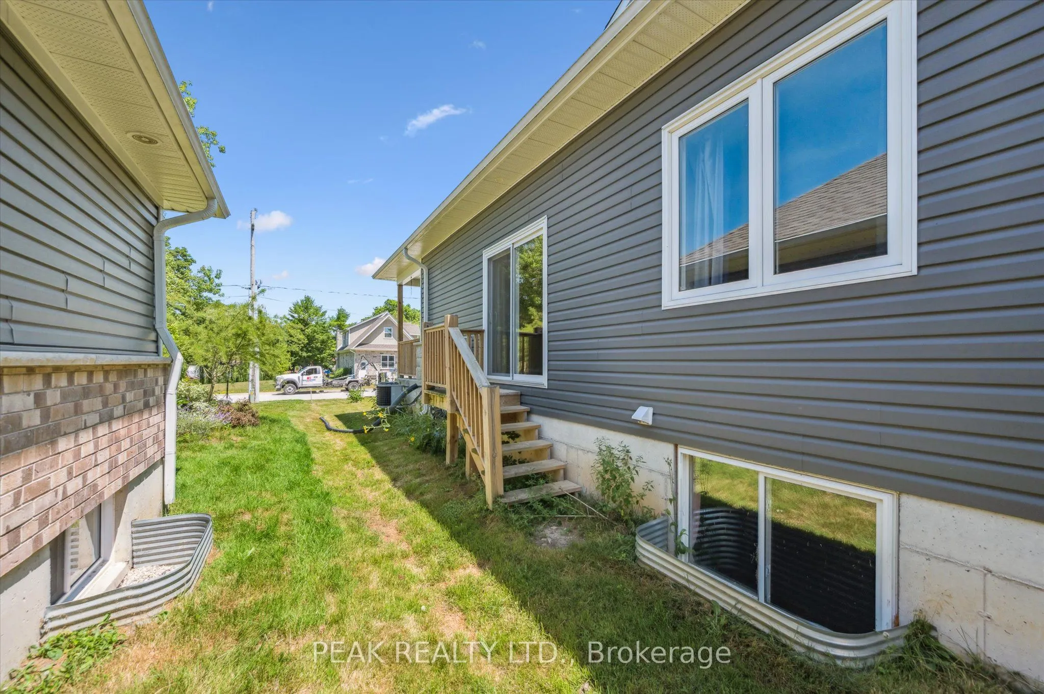 22 Ann Street S