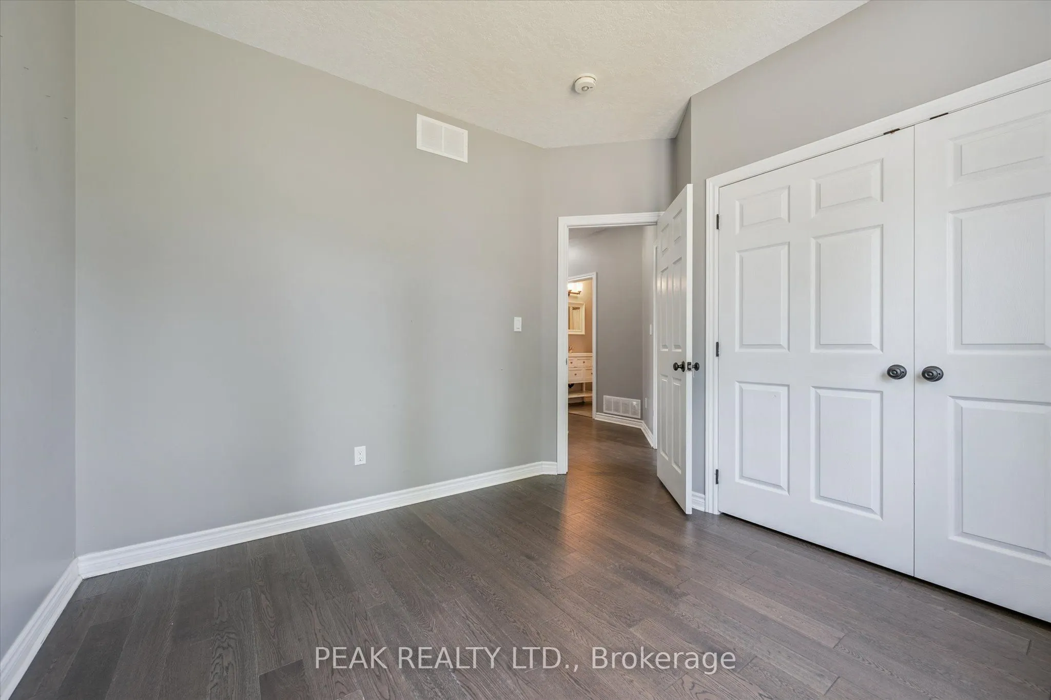 22 Ann Street S