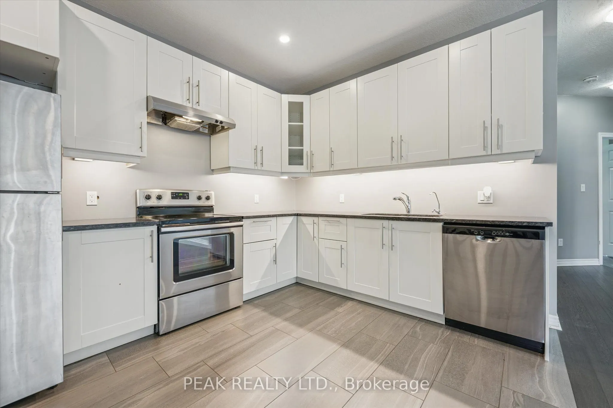 22 Ann Street S