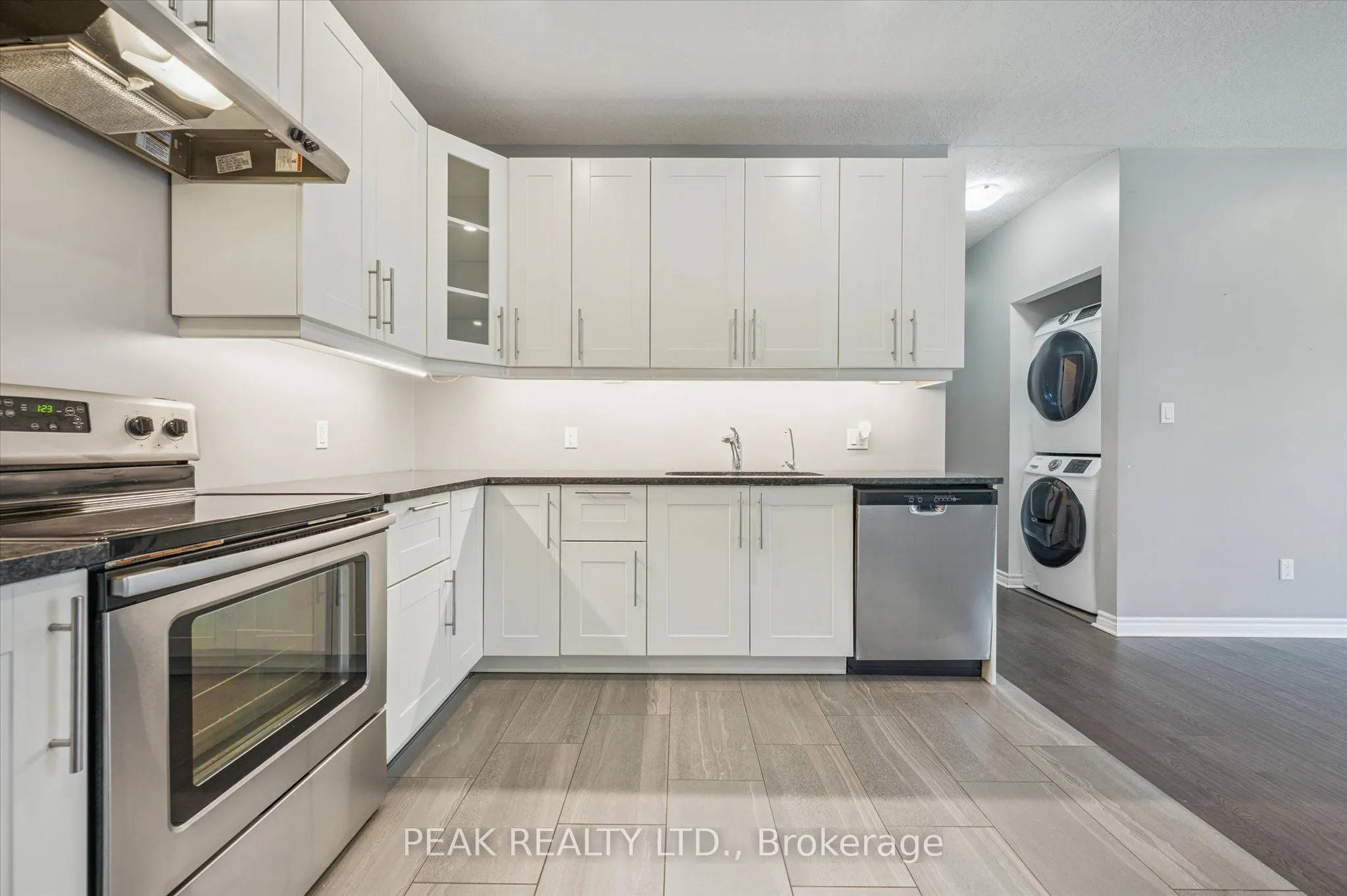22 Ann Street S