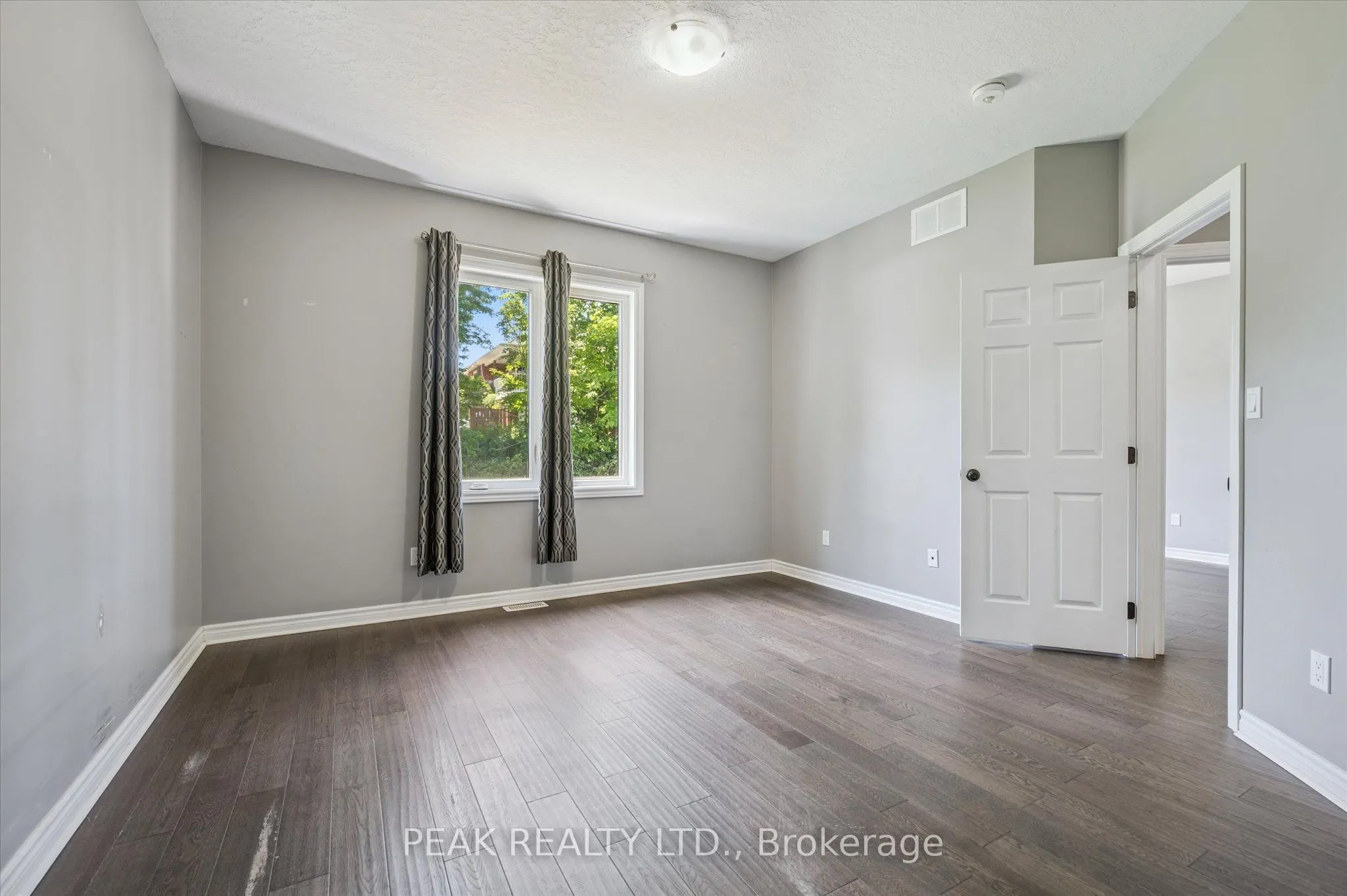 22 Ann Street S