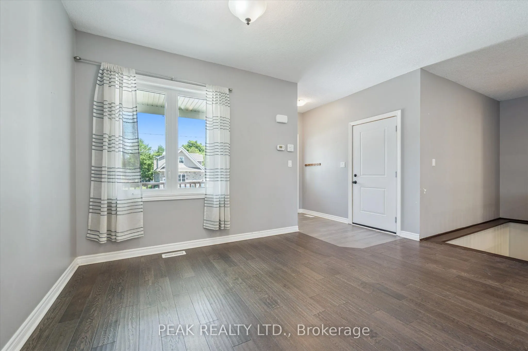 22 Ann Street S