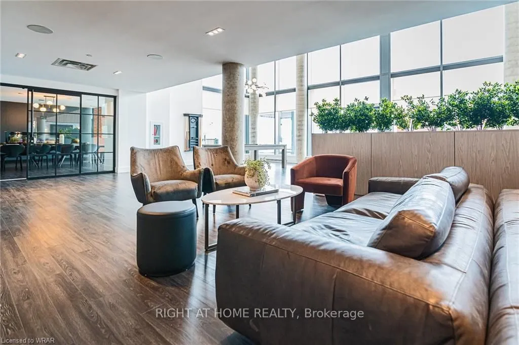 15 Wellington Street S, #610