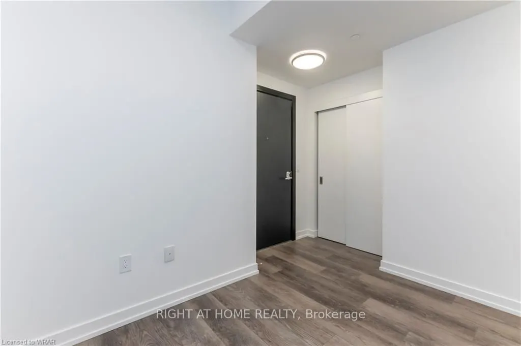15 Wellington Street S, #610