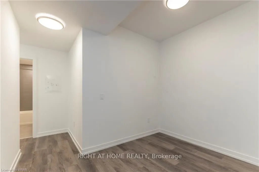 15 Wellington Street S, #610