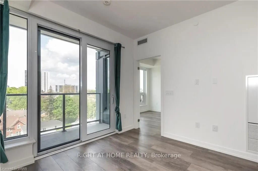 15 Wellington Street S, #610