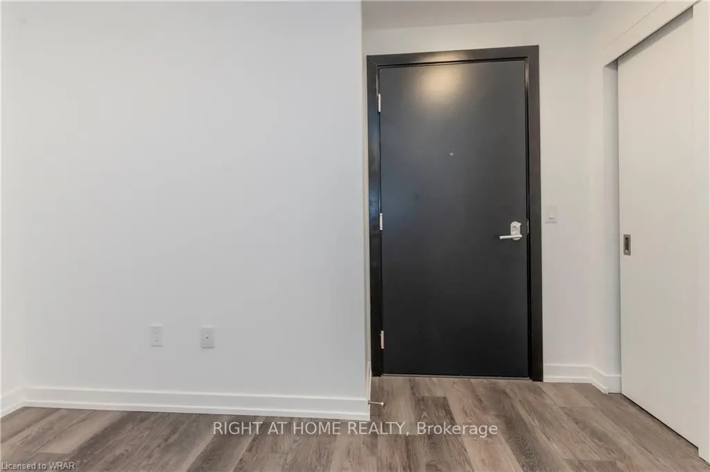 15 Wellington Street S, #610