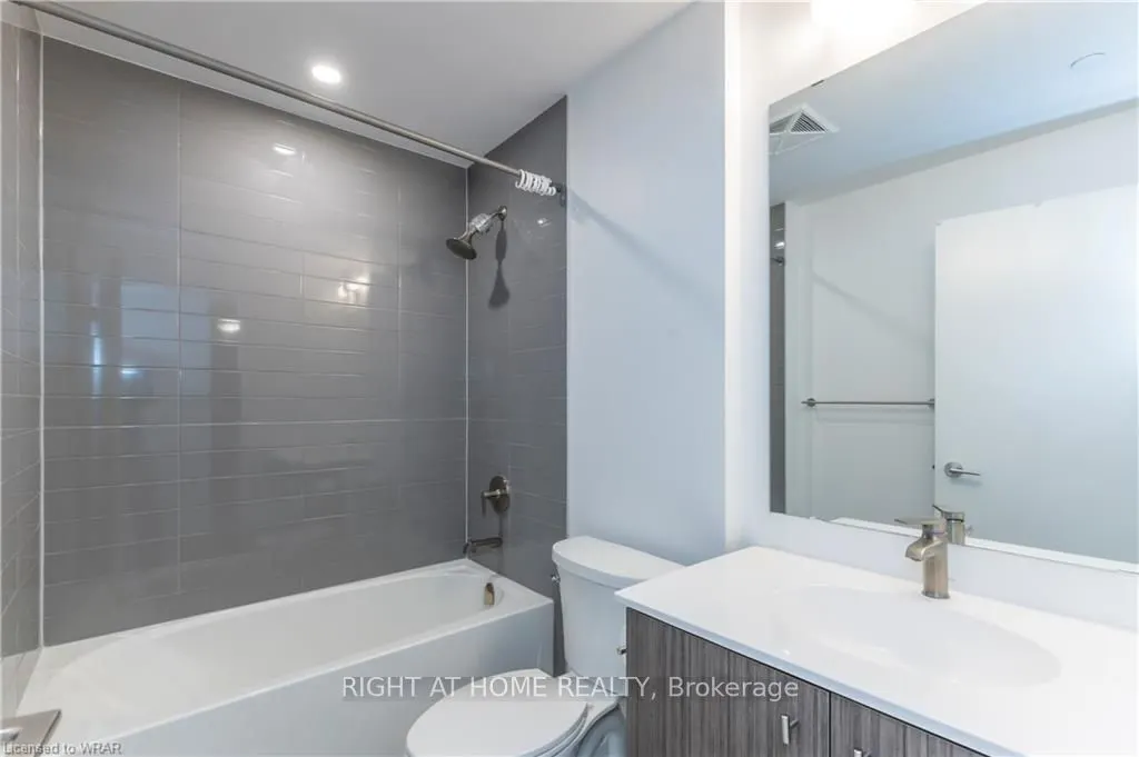 15 Wellington Street S, #610
