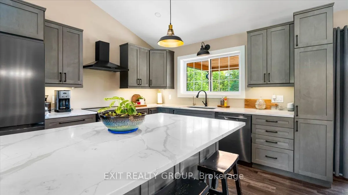 32 Marble Court