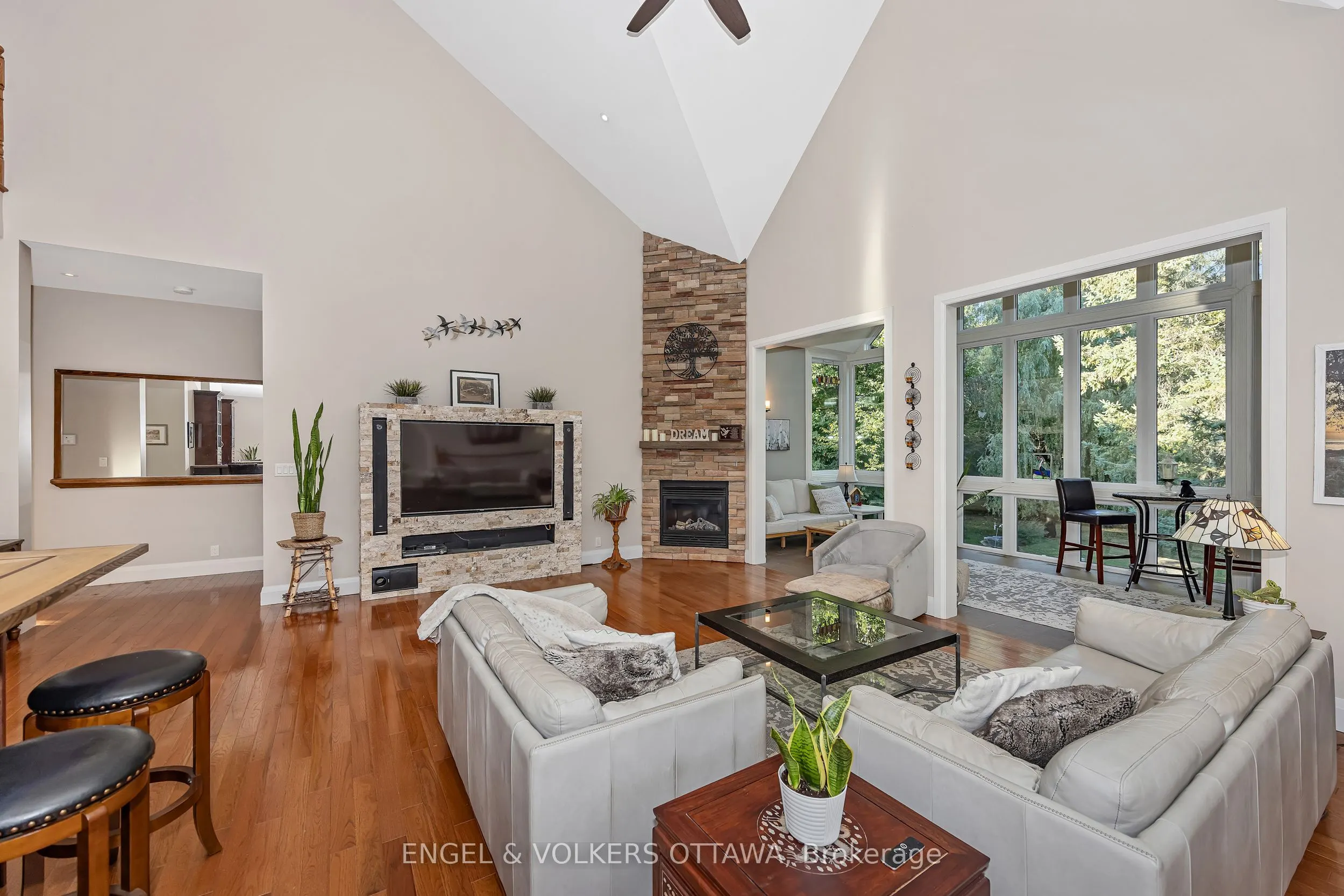 1836 Whitemarsh Crescent