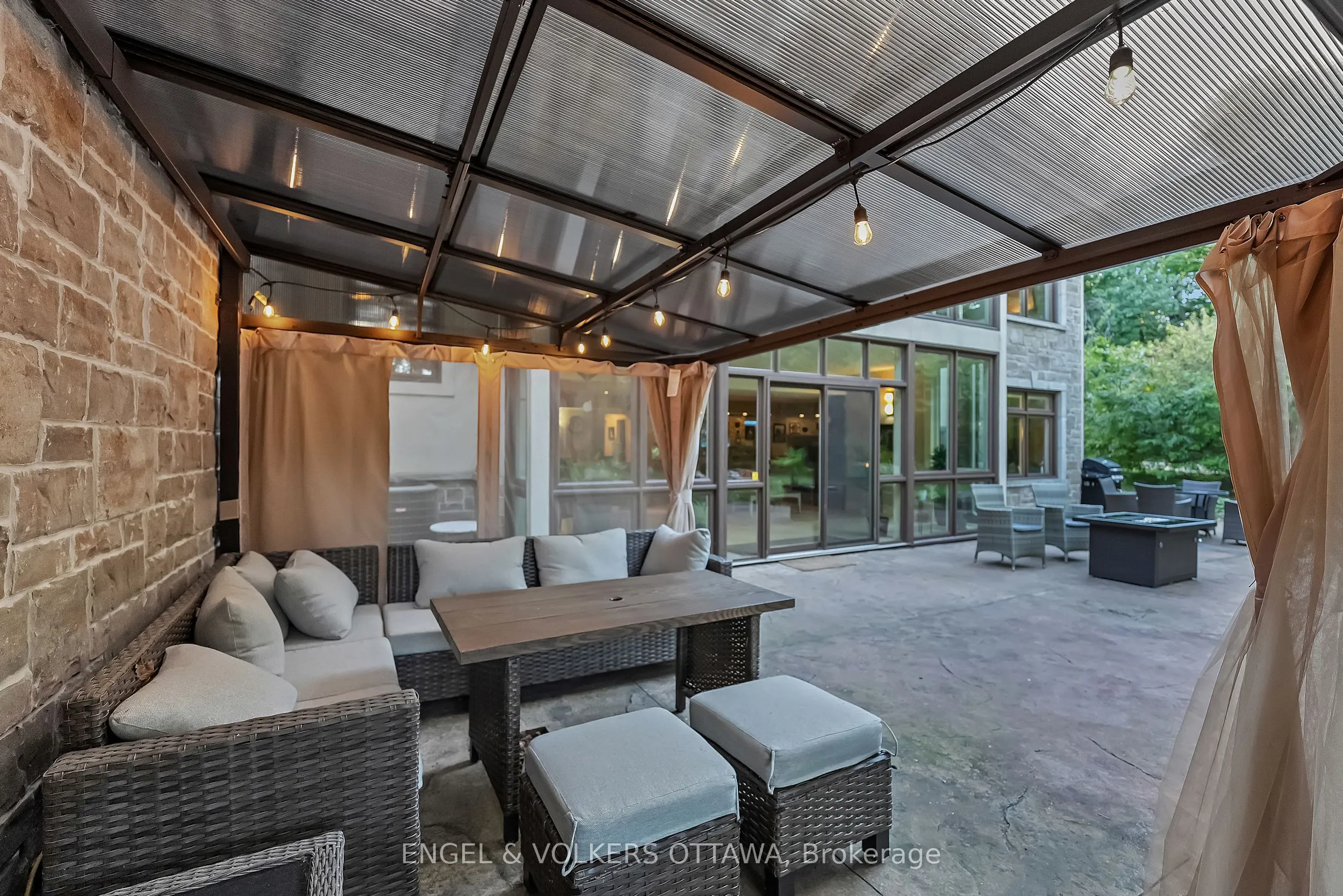 1836 Whitemarsh Crescent