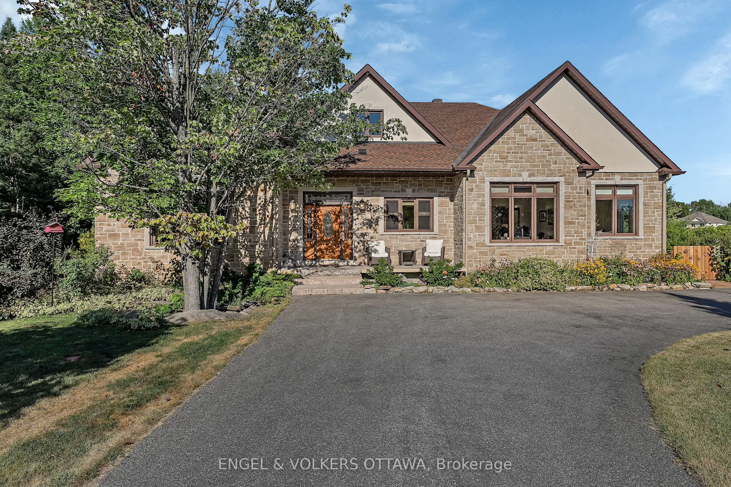 1836 Whitemarsh Crescent