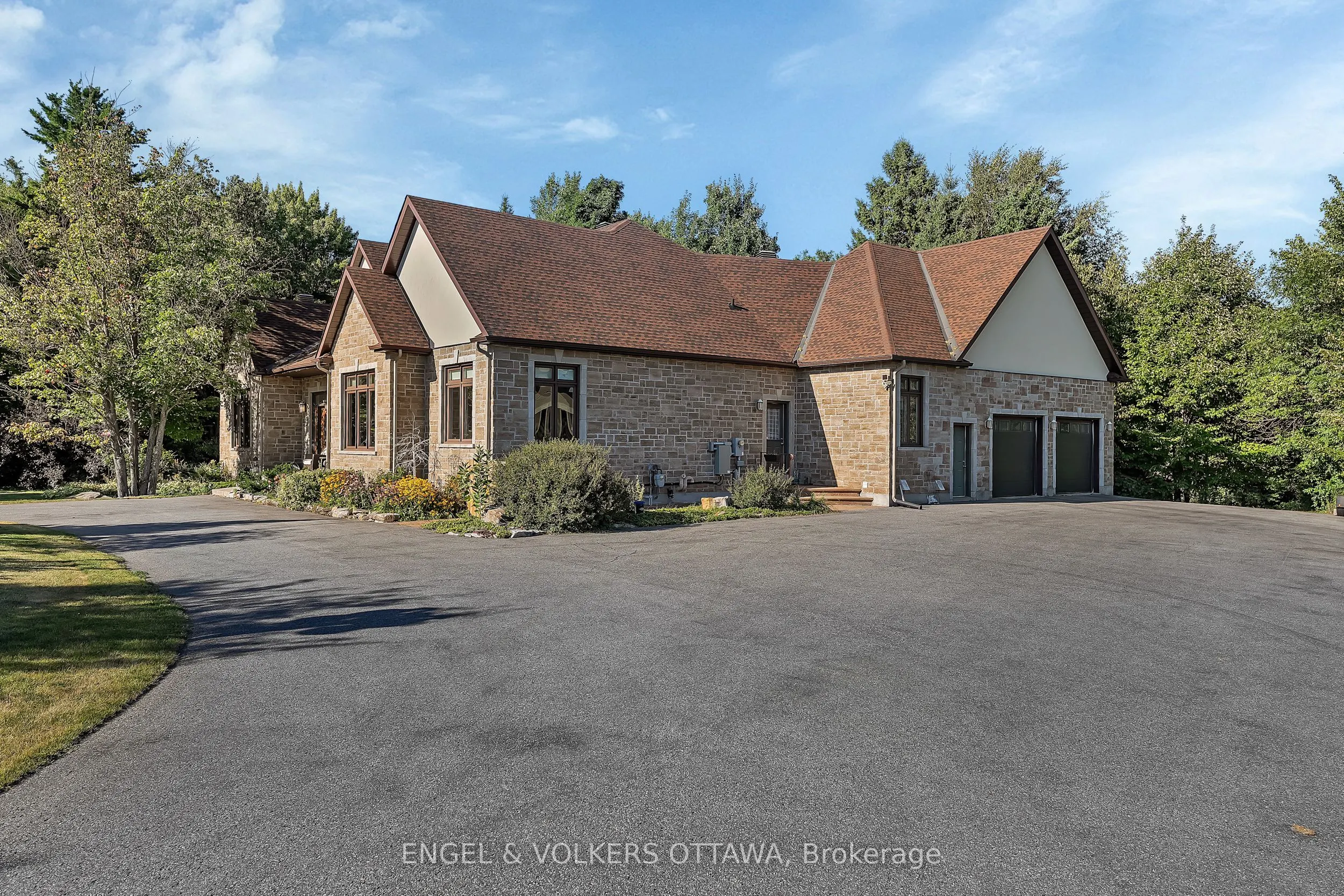 1836 Whitemarsh Crescent