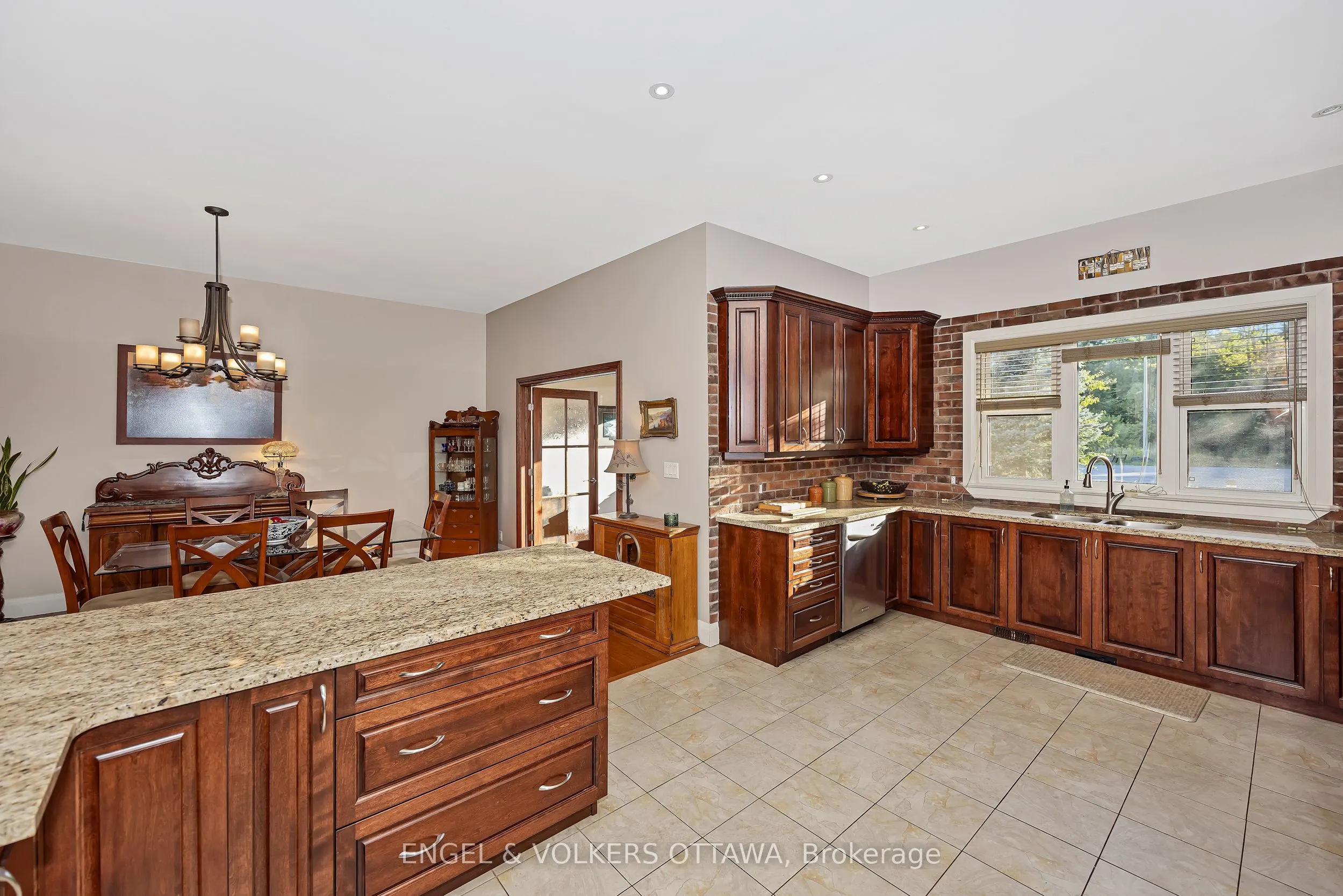 1836 Whitemarsh Crescent