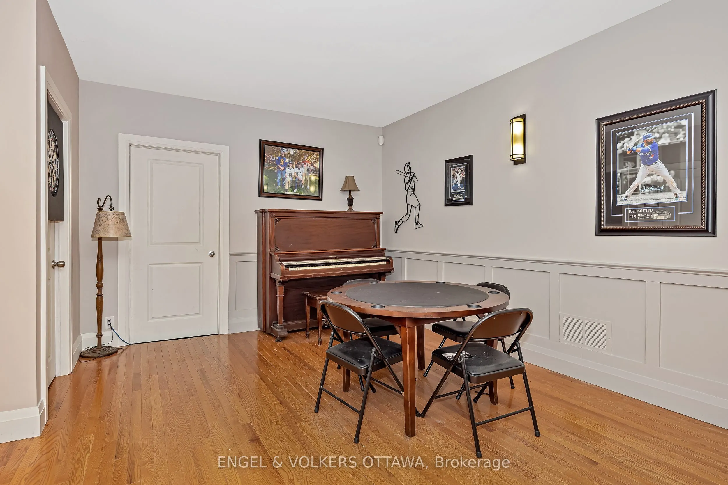 1836 Whitemarsh Crescent