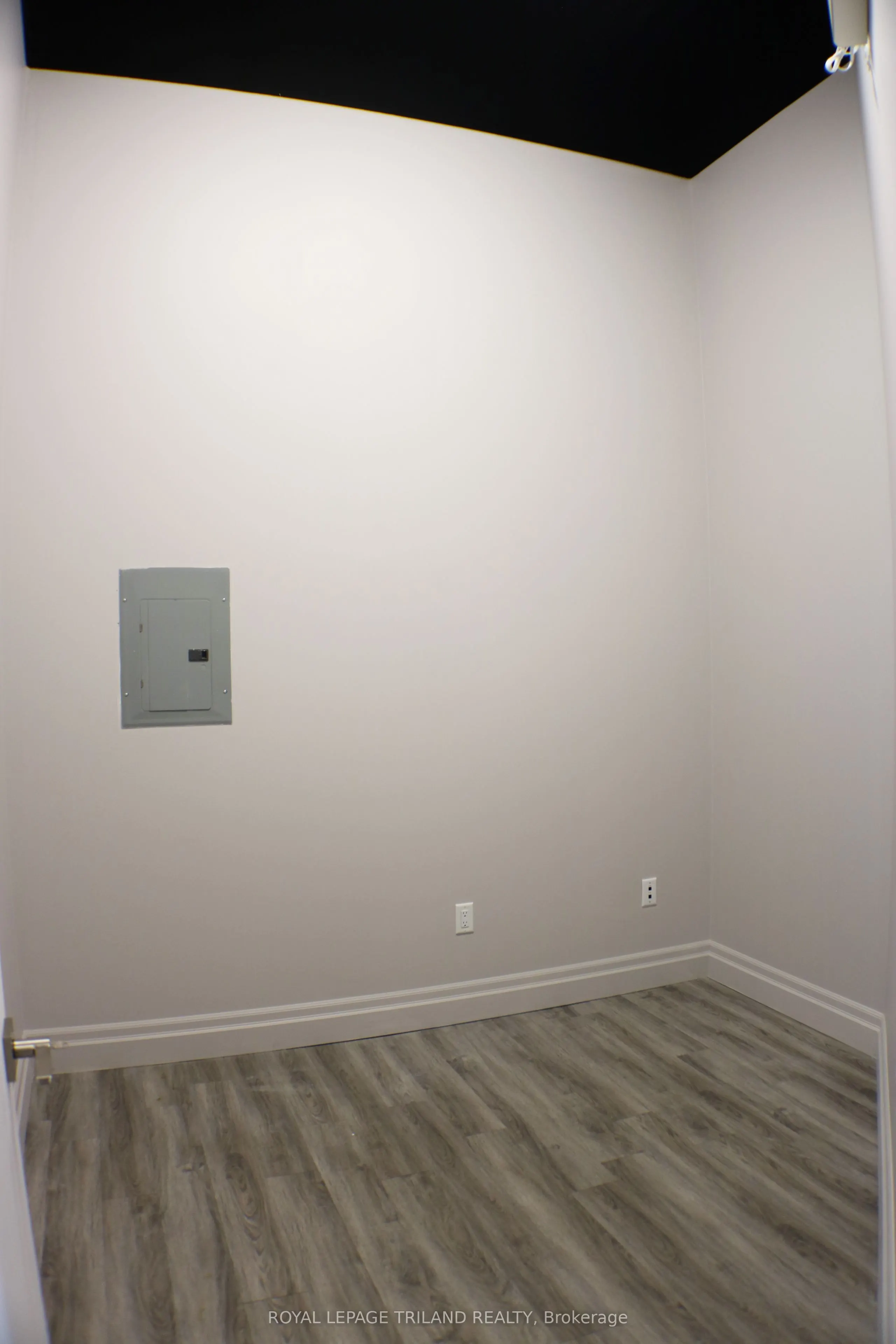 613 Talbot Street, #102-103