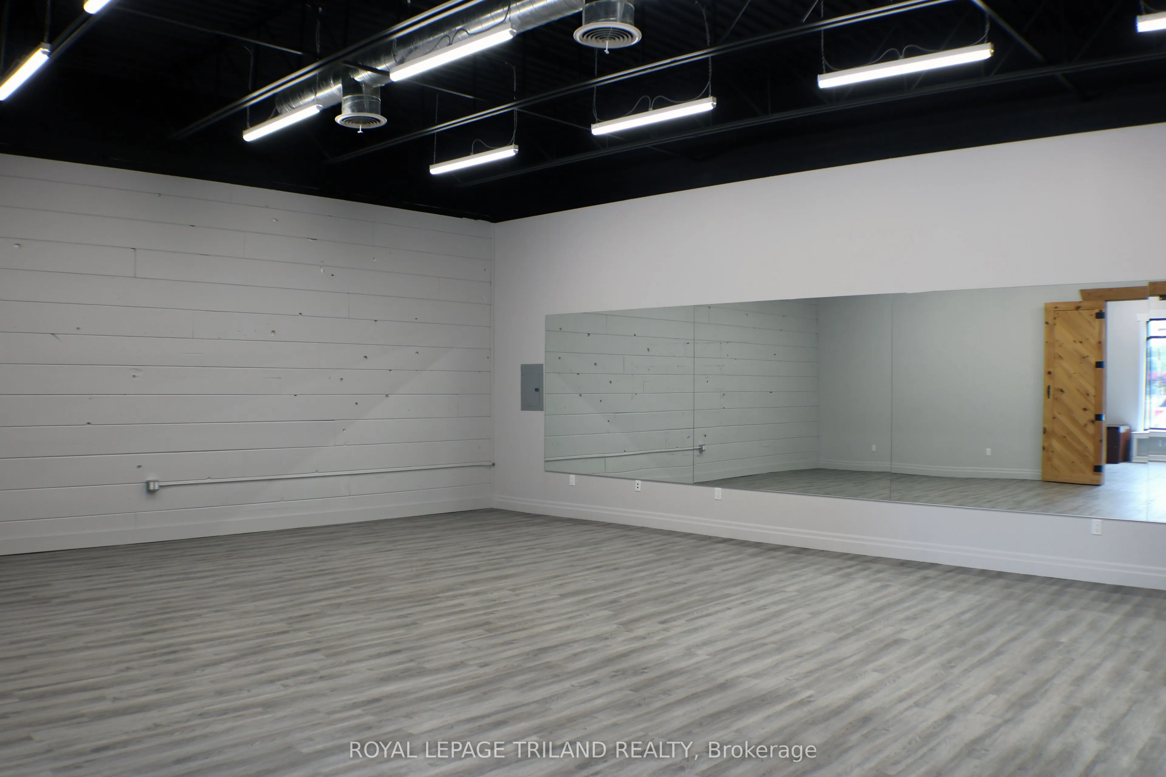 613 Talbot Street, #102-103