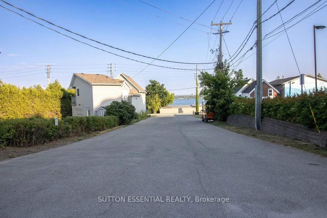 27 King Street E