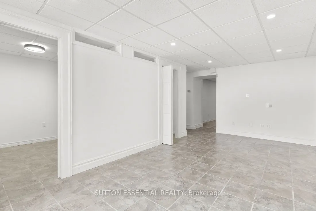 27 King Street E