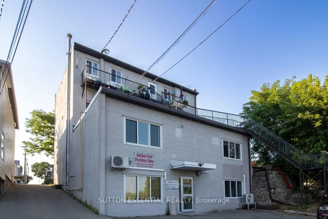 27 King Street E